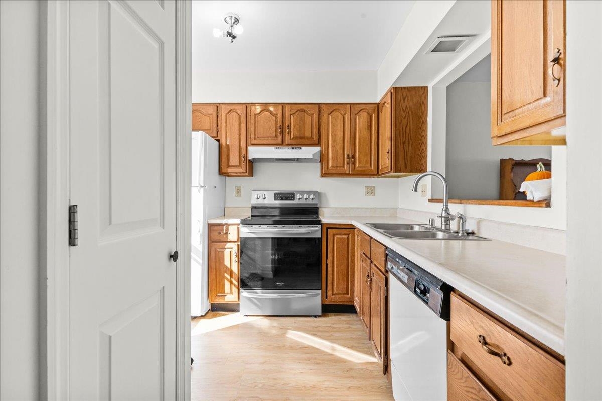 Photo 2 of Townhouse for sale at 353 Northview Ct, Williston, VT 05495 | MLS# 5111654 | Listing updated on 2026-10-06