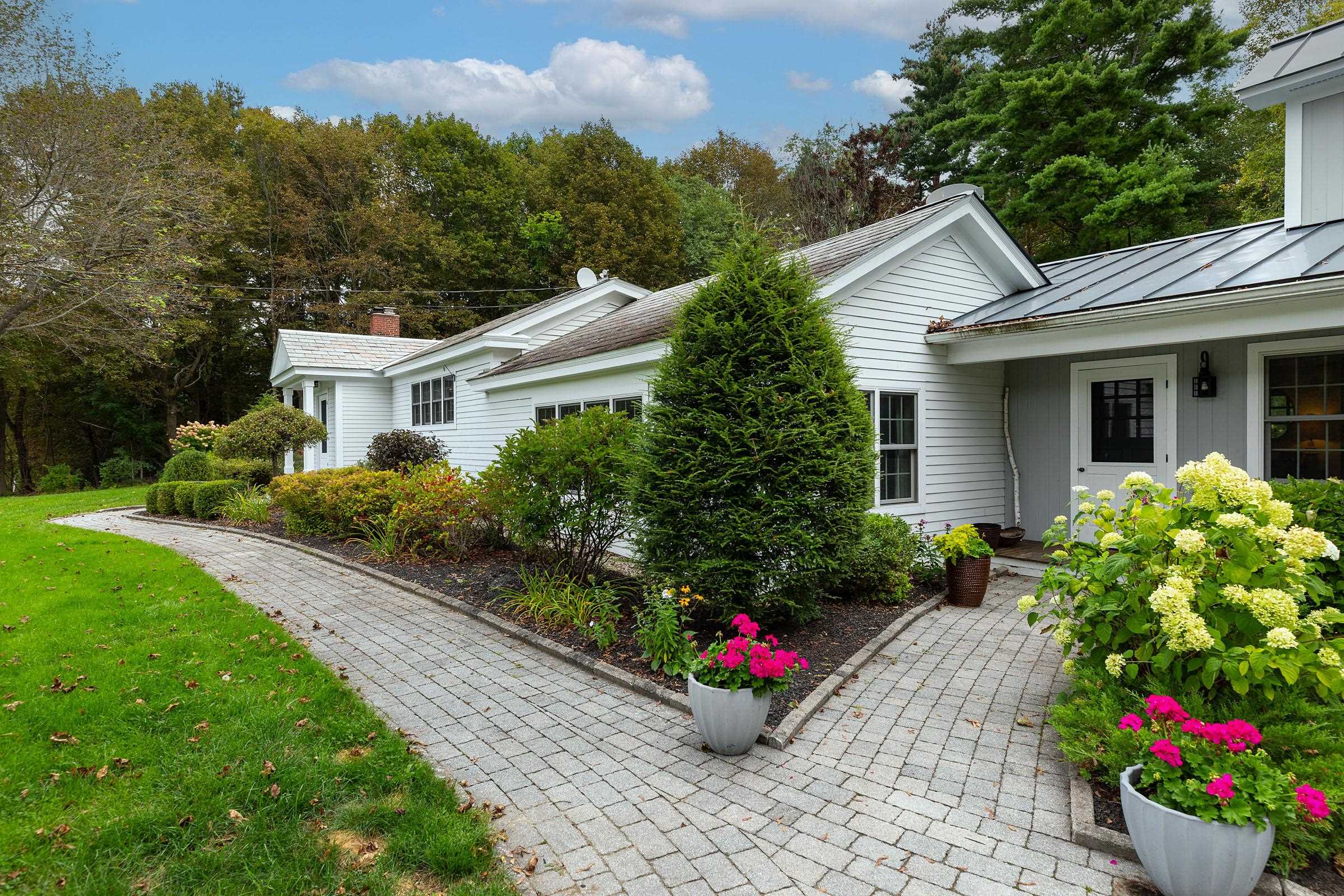 Photo 4 of Single family home for sale at 2100 Monument Ave, Bennington, VT 05201 | MLS# 5111680 | Listing updated on 2026-10-02