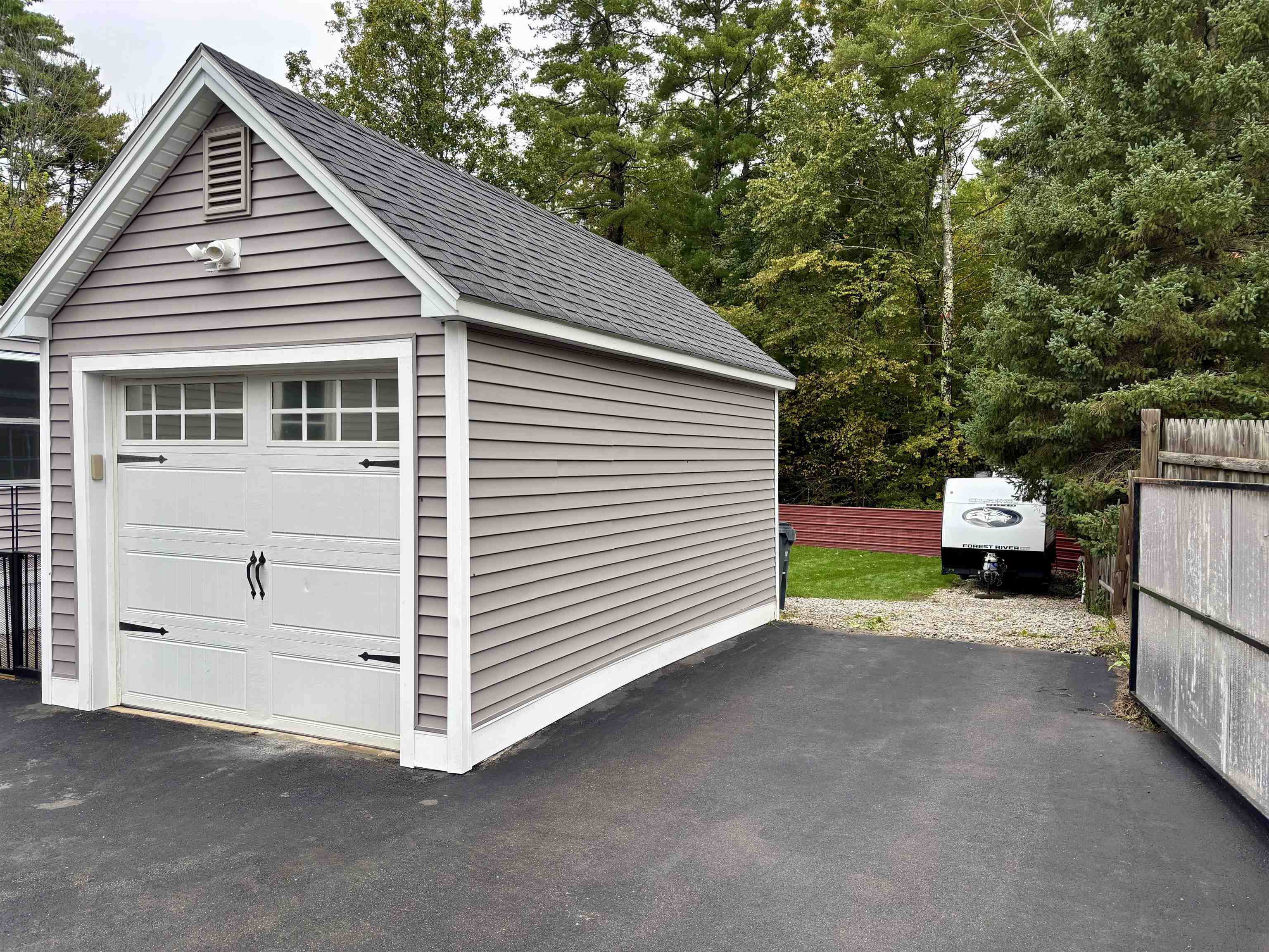 Photo 2 of Single family home for sale at 158 E Main St, East Hampstead, NH 03826 | MLS# 5111723 | Listing updated on 2026-10-07