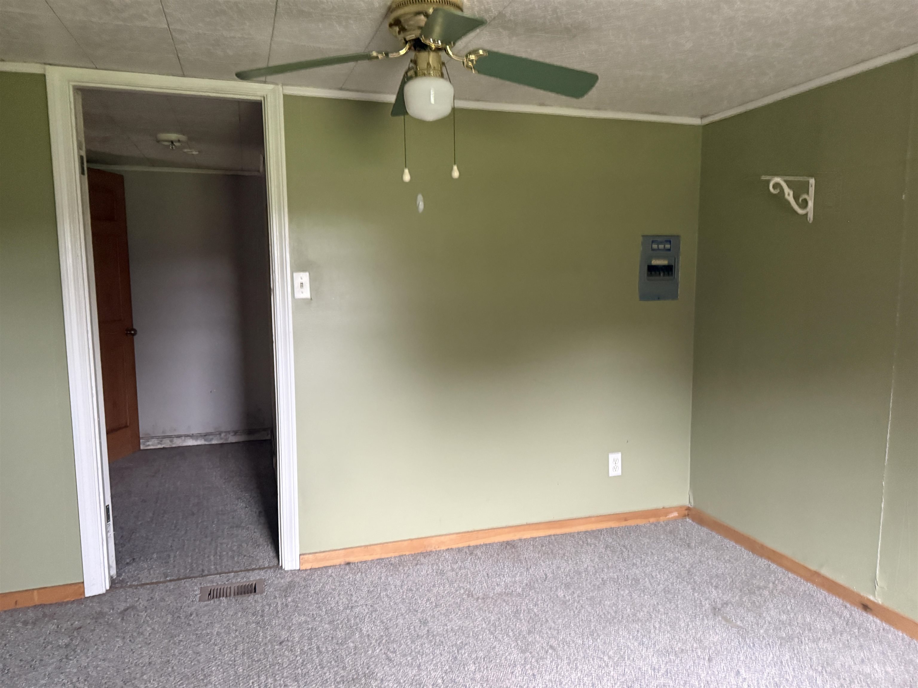 Photo 4 of Single family home for sale at 1023 Clarendon Ave, West Rutland, VT 05777 | MLS# 5111893 | Listing updated on 2026-09-29