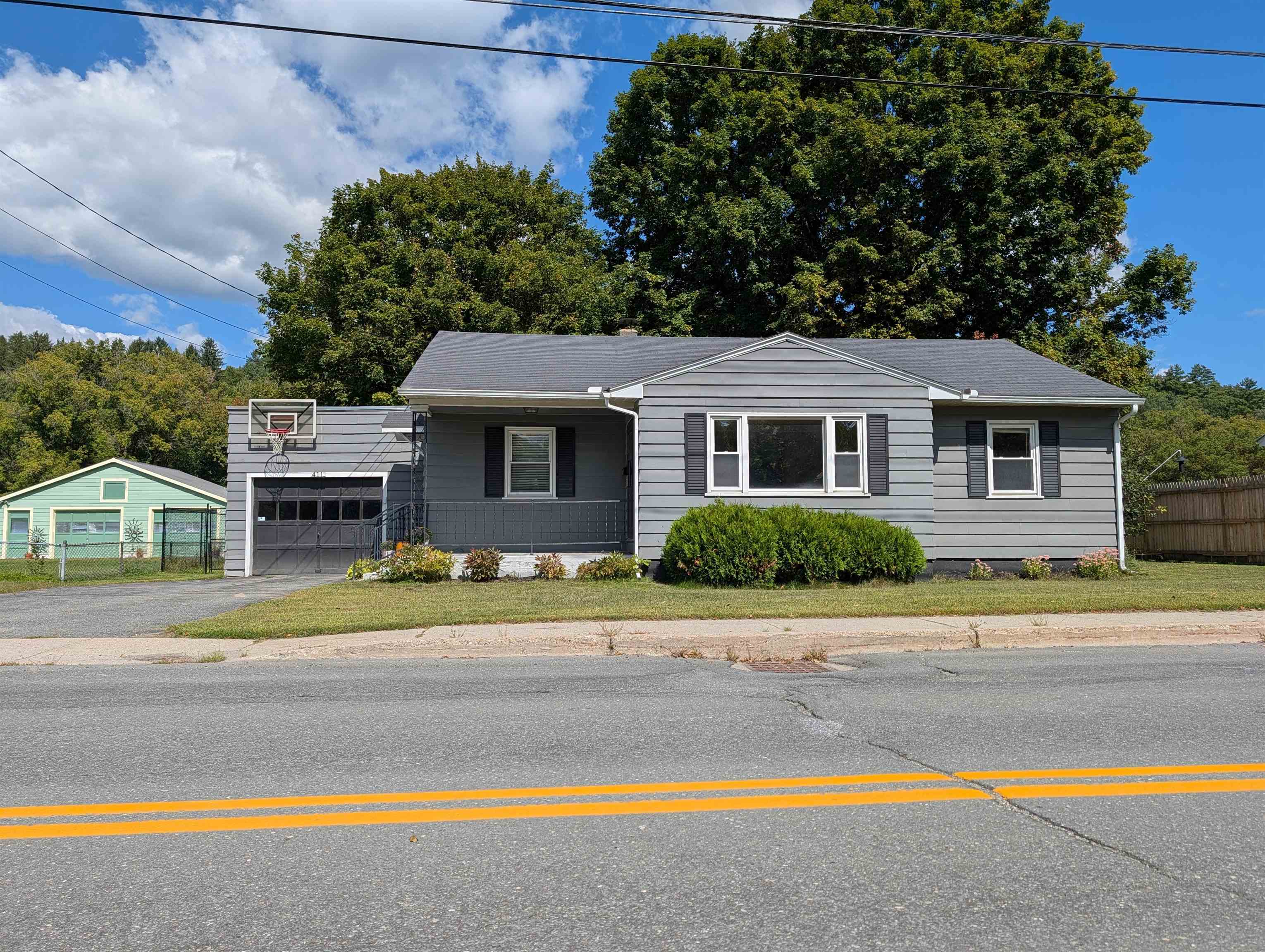Photo 2 of Single family home for sale at 411 Concord Ave, Saint Johnsbury, VT 05819 | MLS# 5111913 | Listing updated on 2026-10-02