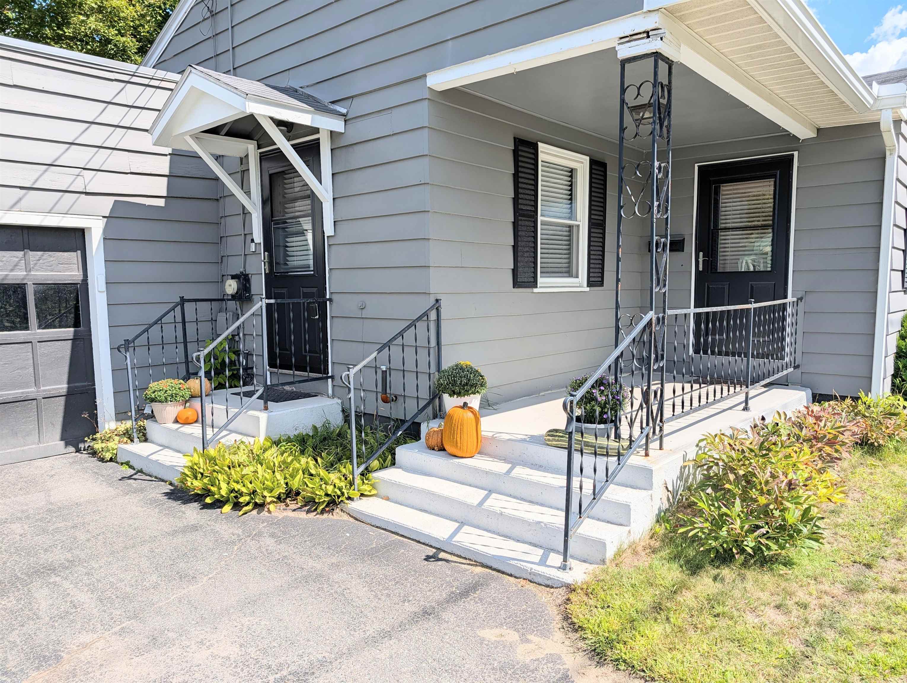 Photo 3 of Single family home for sale at 411 Concord Ave, Saint Johnsbury, VT 05819 | MLS# 5111913 | Listing updated on 2026-10-02