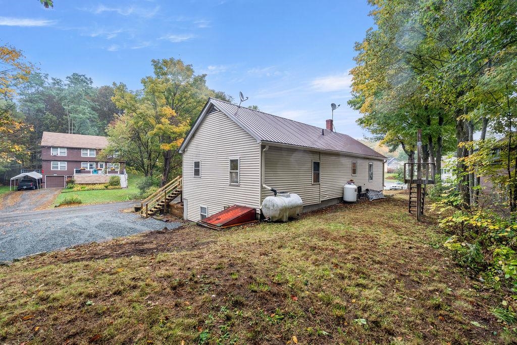 23 Columbus Circle, Newport, NH photo 4