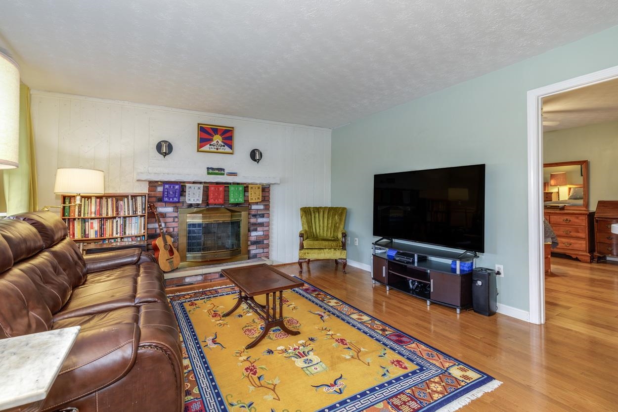 Photo 3 of Single family home for sale at 169 Exchange Ave, Manchester, NH 03104 | MLS# 5112143 | Listing updated on 2026-10-07