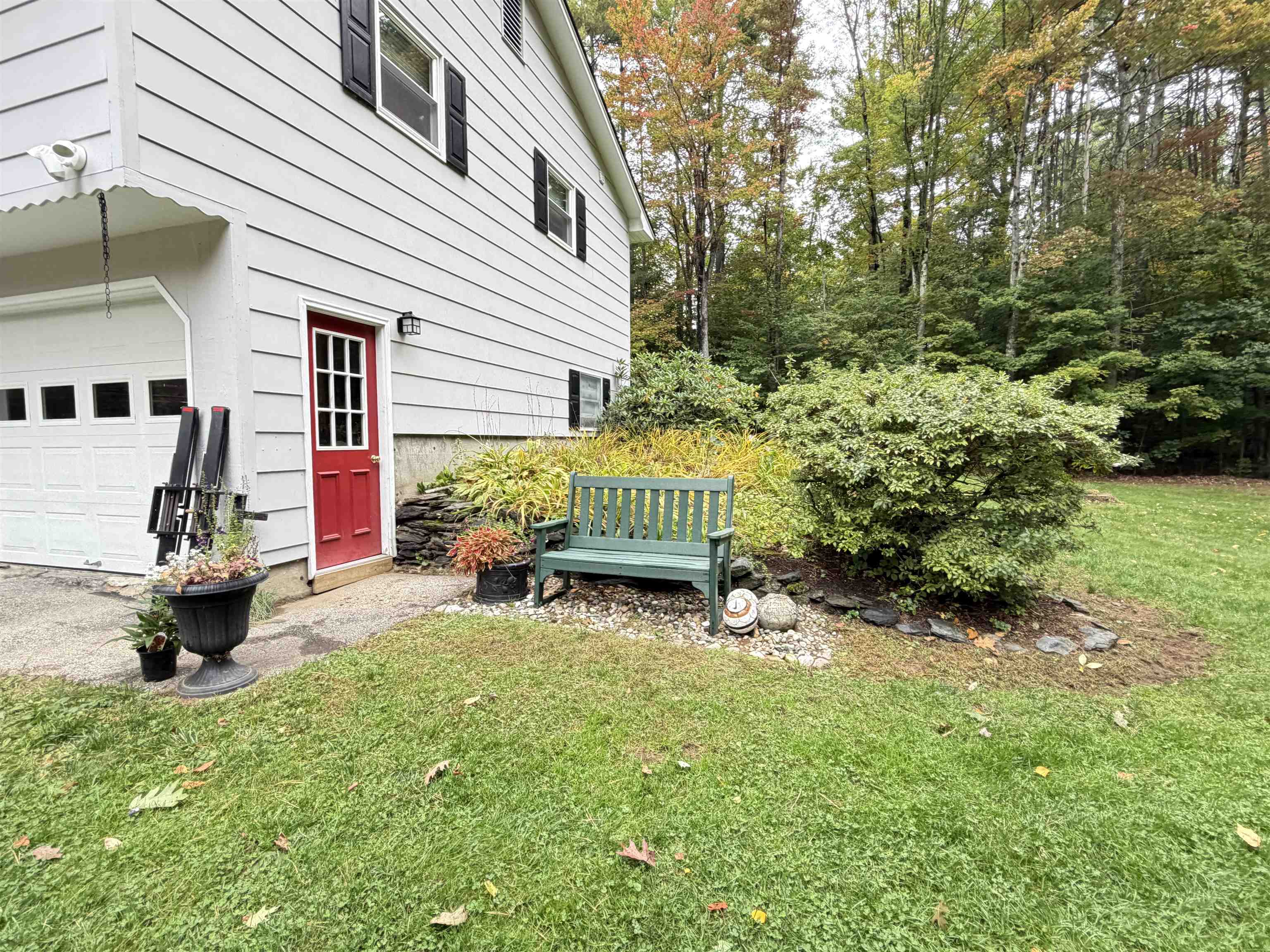 Photo 3 of Single family home for sale at 87 Colonial Dr, Rutland, VT 05701 | MLS# 5112229 | Listing updated on 2026-10-02