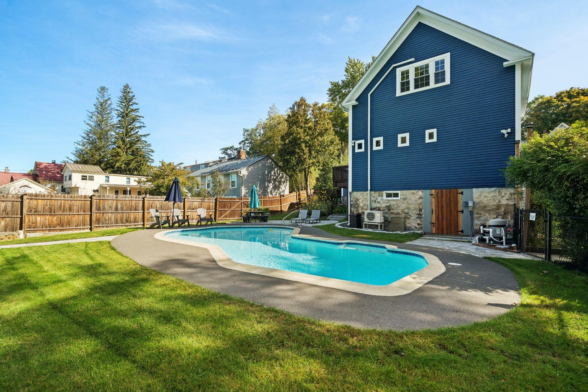 Photo 4 of Single family home for sale at 121 Prospect St, Franklin, NH 03235 | MLS# 5112242 | Listing updated on 2026-10-02
