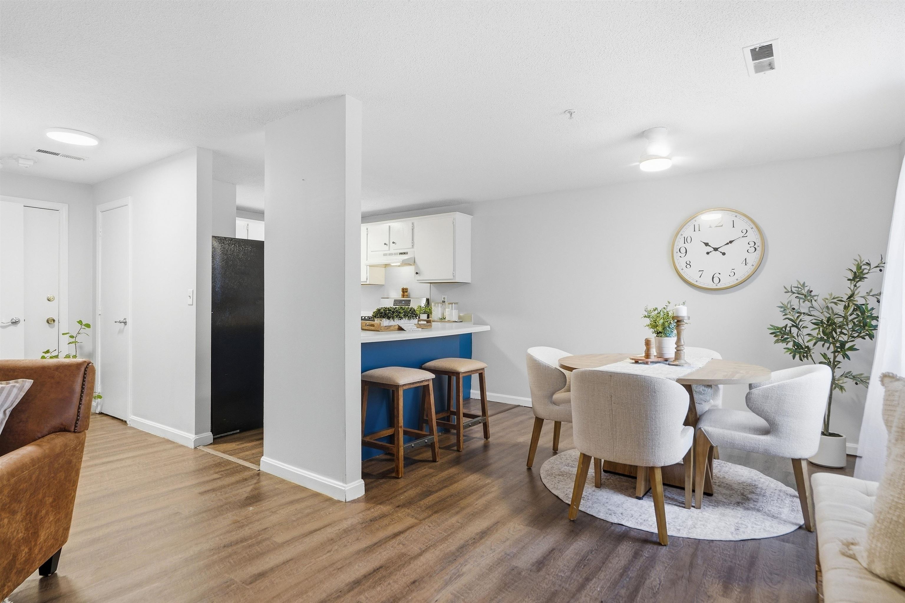 Photo 2 of Townhouse for sale at 902 Elmwood Dr, Hudson, NH 03051 | MLS# 5112276 | Listing updated on 2026-10-02