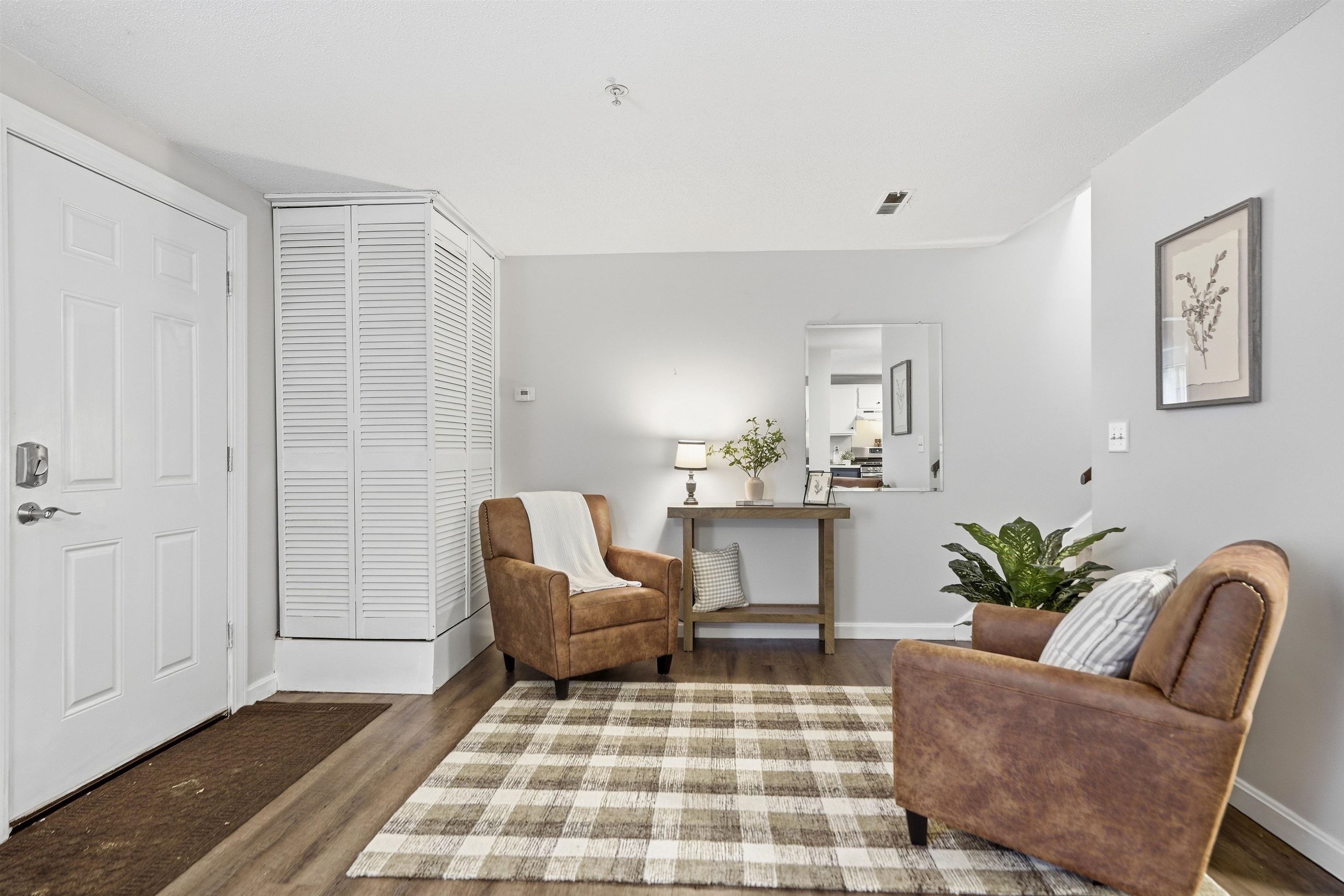 Photo 4 of Townhouse for sale at 902 Elmwood Dr, Hudson, NH 03051 | MLS# 5112276 | Listing updated on 2026-10-08