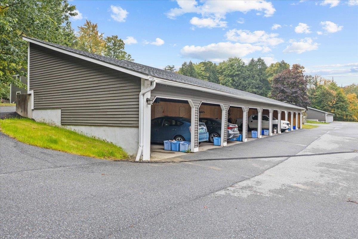 Photo 4 of Townhouse for sale at 307 Sugartree Ln, South Burlington, VT 05403 | MLS# 5112296 | Listing updated on 2026-10-03