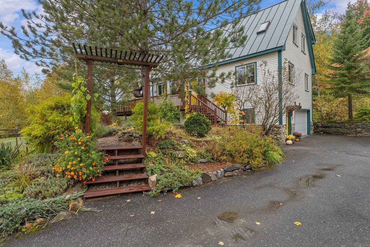 Photo 2 of Single family home for sale at 4 Meadow Crst Ln, Waterbury, VT 05676 | MLS# 5112340 | Listing updated on 2026-10-01