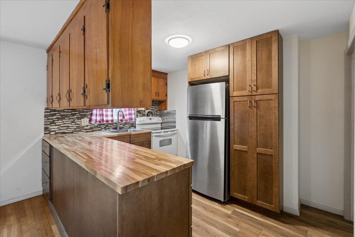 Photo 3 of Townhouse for sale at 5 Oliver Dr, Hudson, NH 03051 | MLS# 5112357 | Listing updated on 2026-10-01