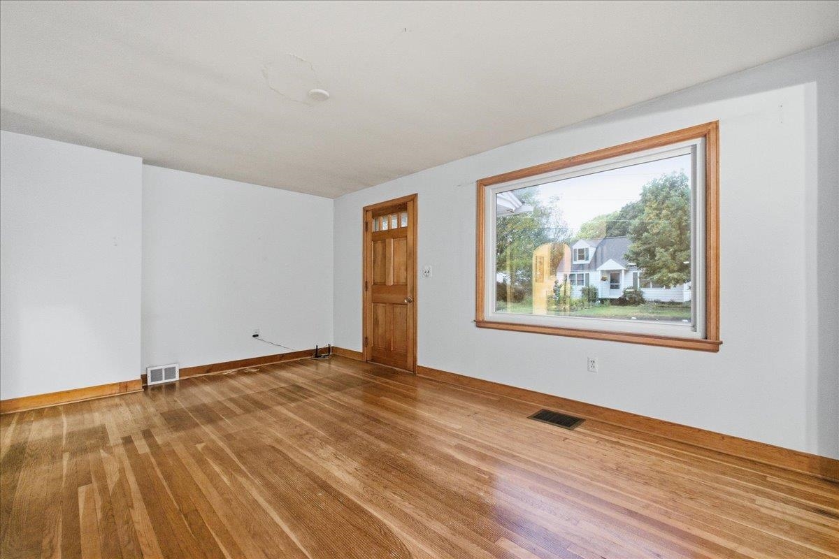 Photo 2 of Single family home for sale at 26 Pennington Dr, Burlington, VT 05408 | MLS# 5112370 | Listing updated on 2026-10-01