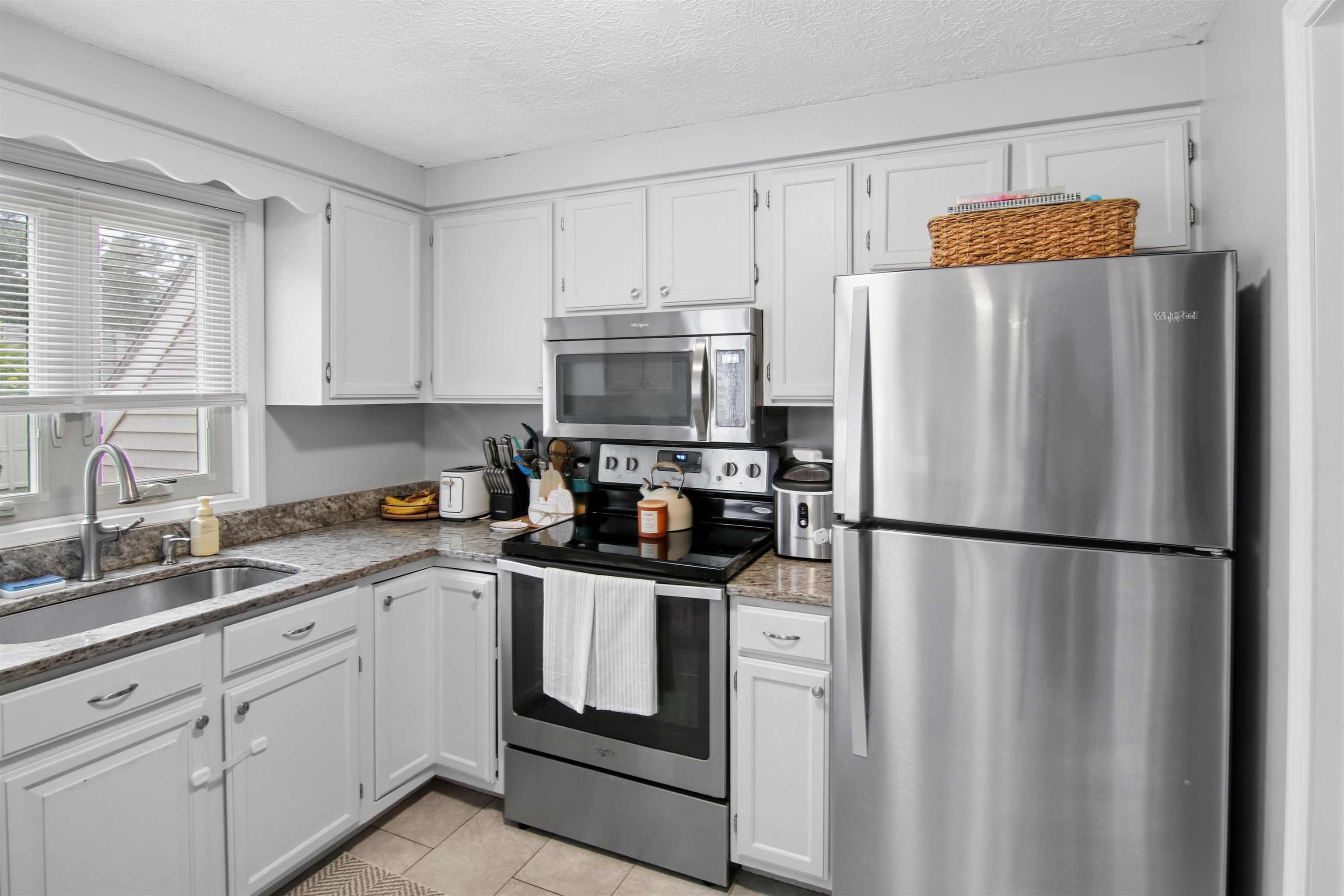 1555 Bodwell Road, Manchester, NH photo 2