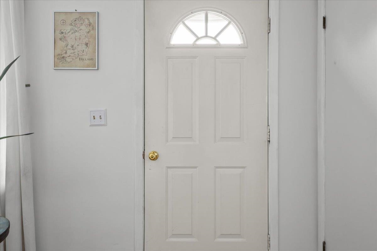 Photo 4 of Single family home for sale at 18 Victory Dr, South Burlington, VT 05403 | MLS# 5112595 | Listing updated on 2026-10-03