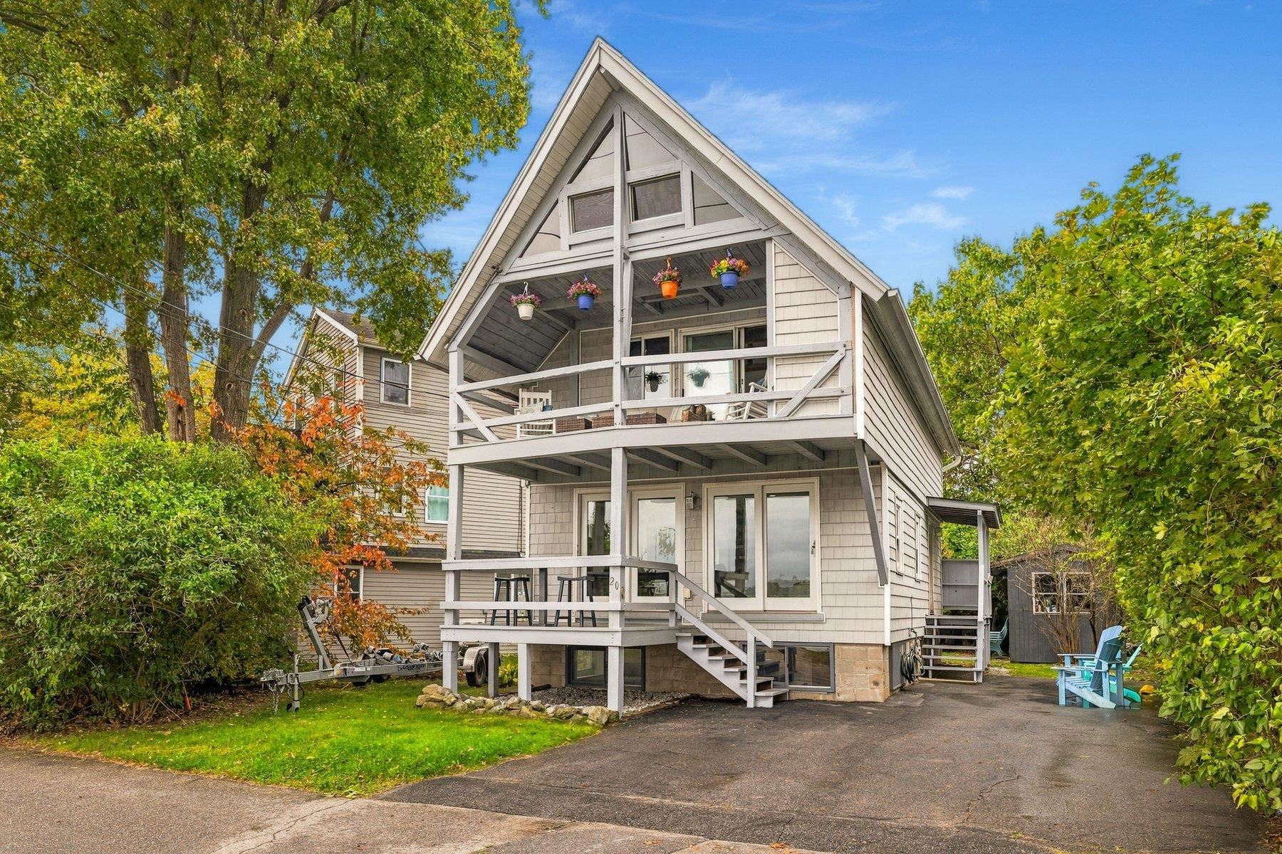 Photo 2 of Single family home for sale at 20 Wentworth Ter, Dover, NH 03820 | MLS# 5112616 | Listing updated on 2026-10-03