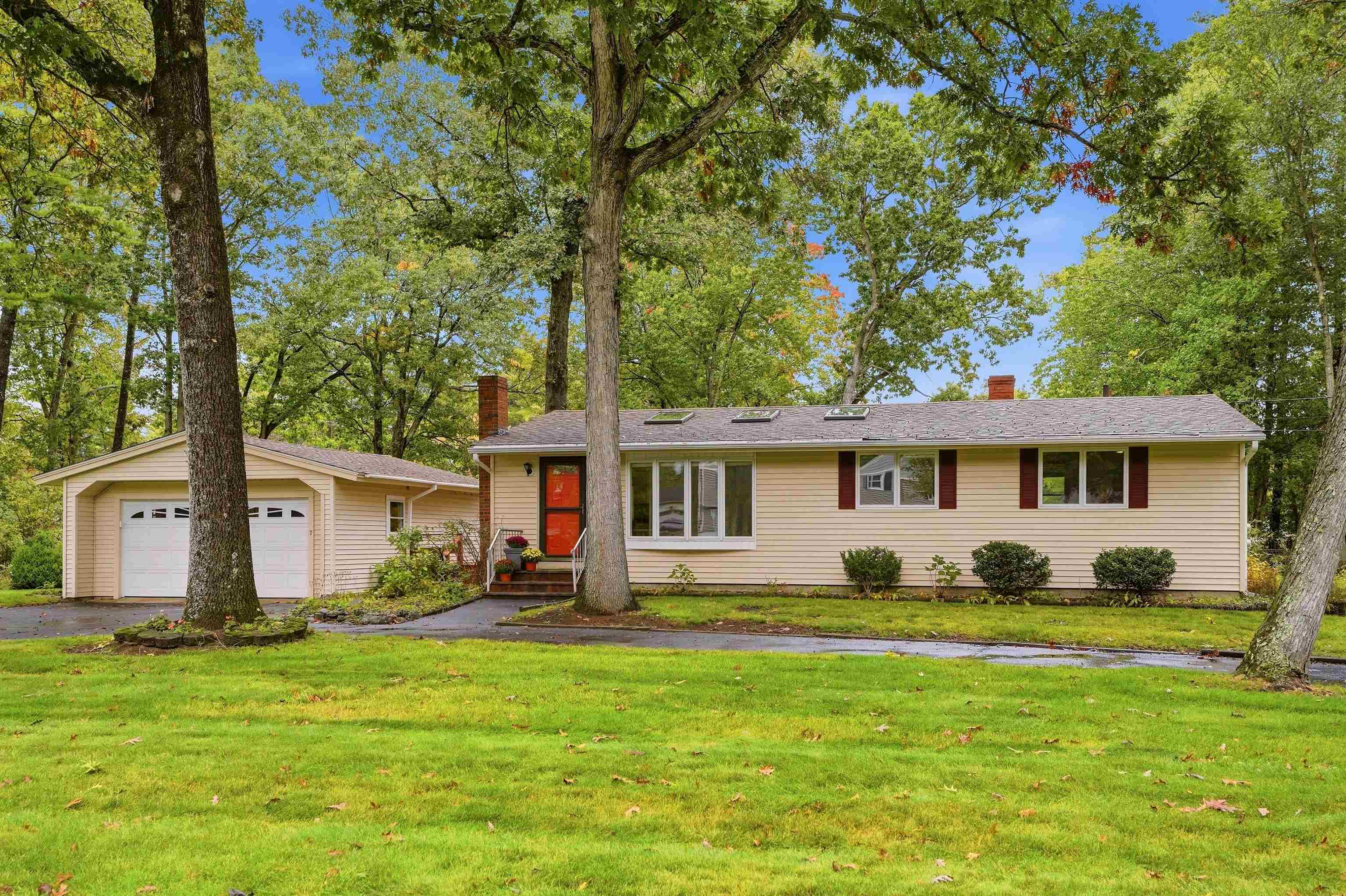 Photo 3 of Single family home for sale at 7 Phillip St, Dover, NH 03820 | MLS# 5112631 | Listing updated on 2026-10-07