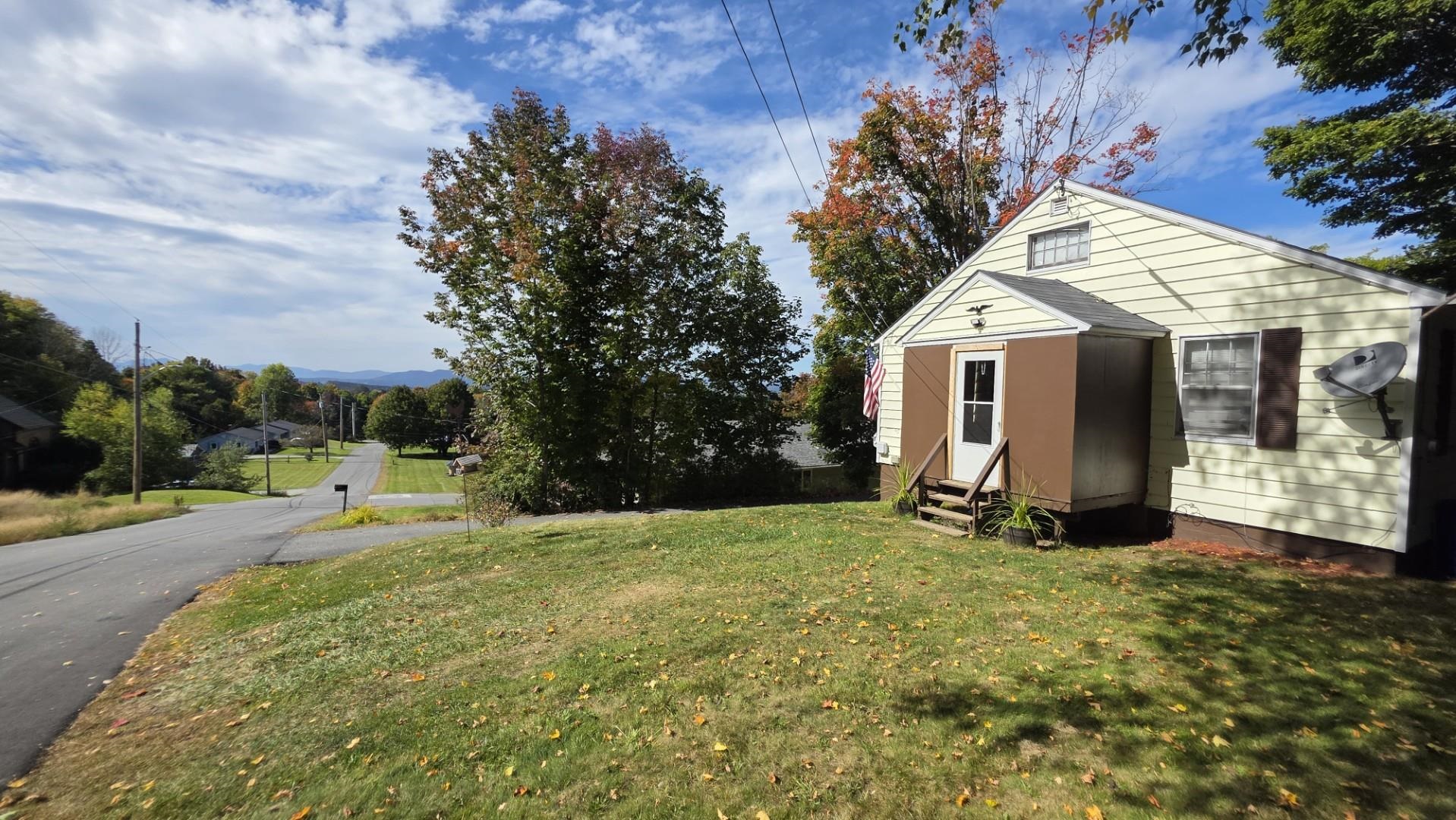 Photo 2 of Single family home for sale at 281 Sunset Ter, Derby Line, VT 05830 | MLS# 5112636 | Listing updated on 2026-10-02