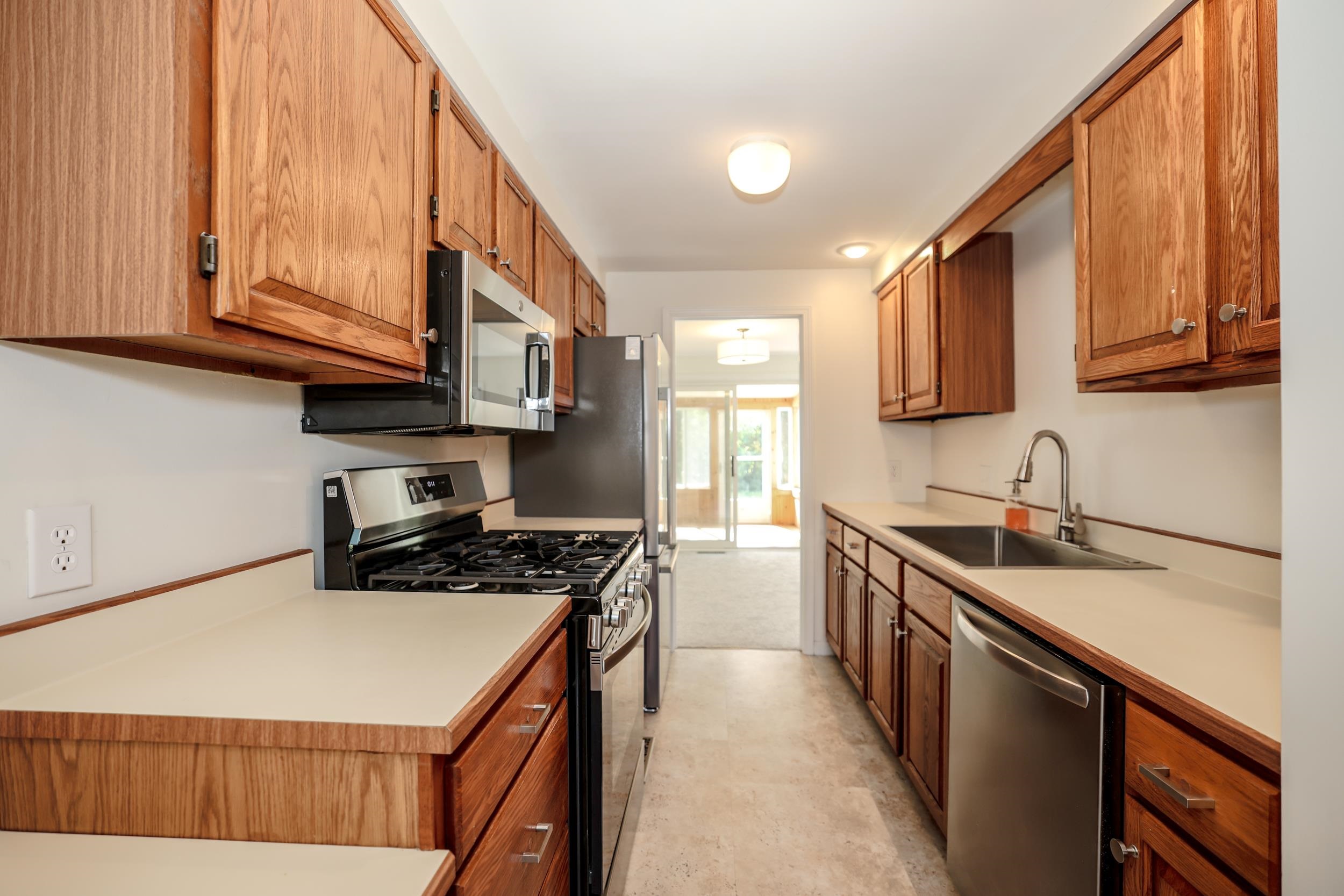 Photo 3 of Townhouse for sale at 102 River Grant Dr, Hopkinton, NH 03229 | MLS# 5112651 | Listing updated on 2026-10-05