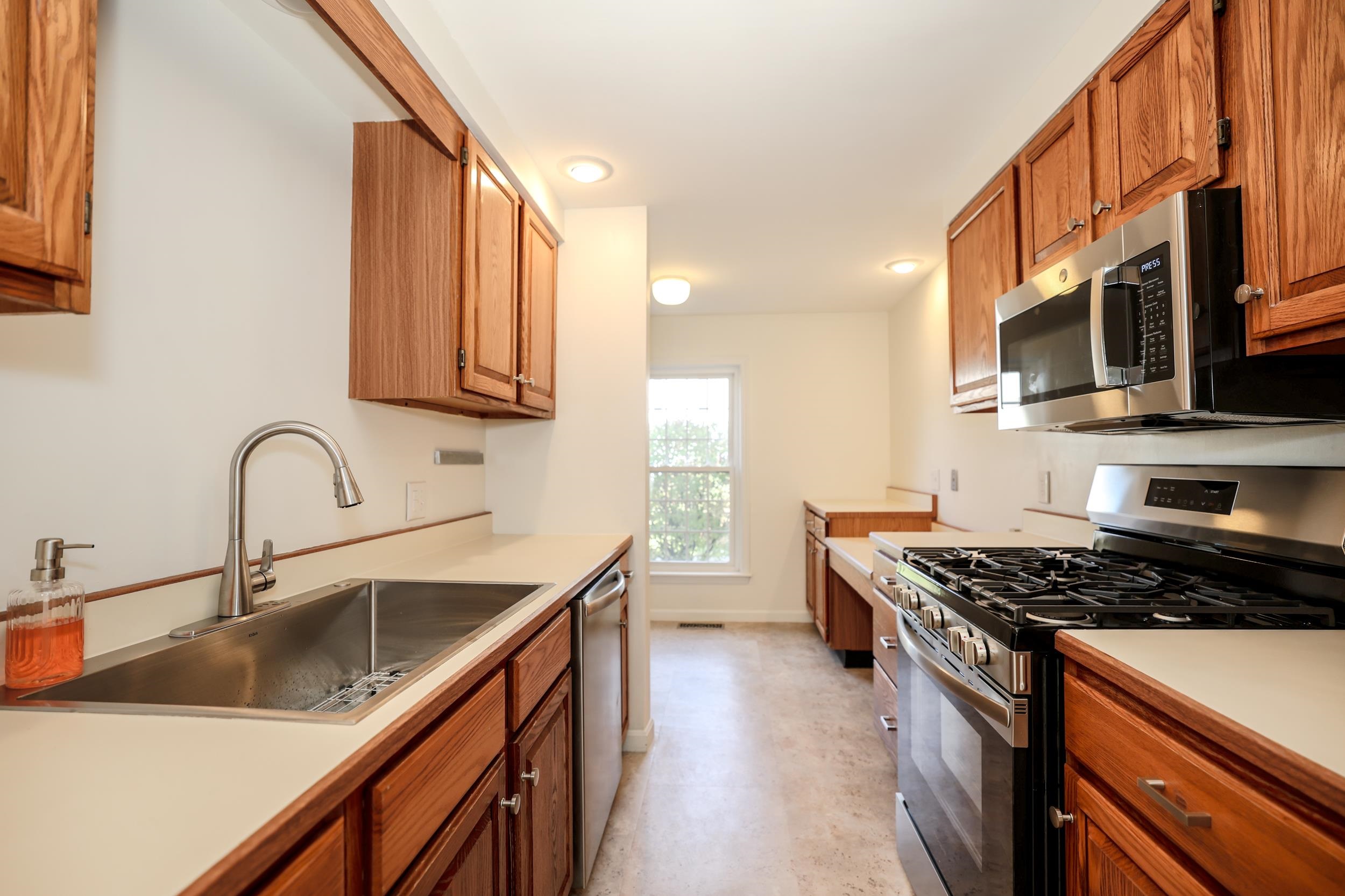 Photo 4 of Townhouse for sale at 102 River Grant Dr, Hopkinton, NH 03229 | MLS# 5112651 | Listing updated on 2026-10-05