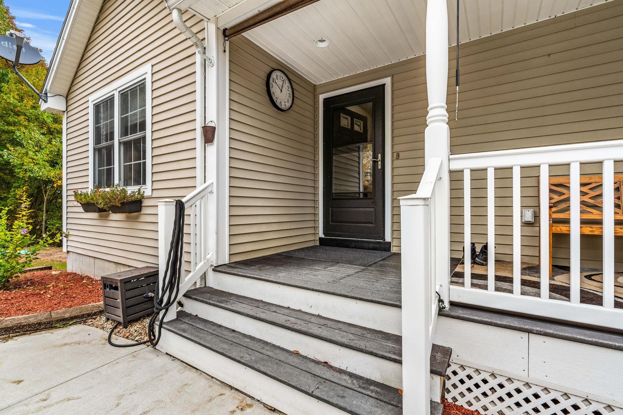 Photo 3 of Single family home for sale at 410 River Rd, Weare, NH 03281 | MLS# 5112904 | Listing updated on 2026-10-05