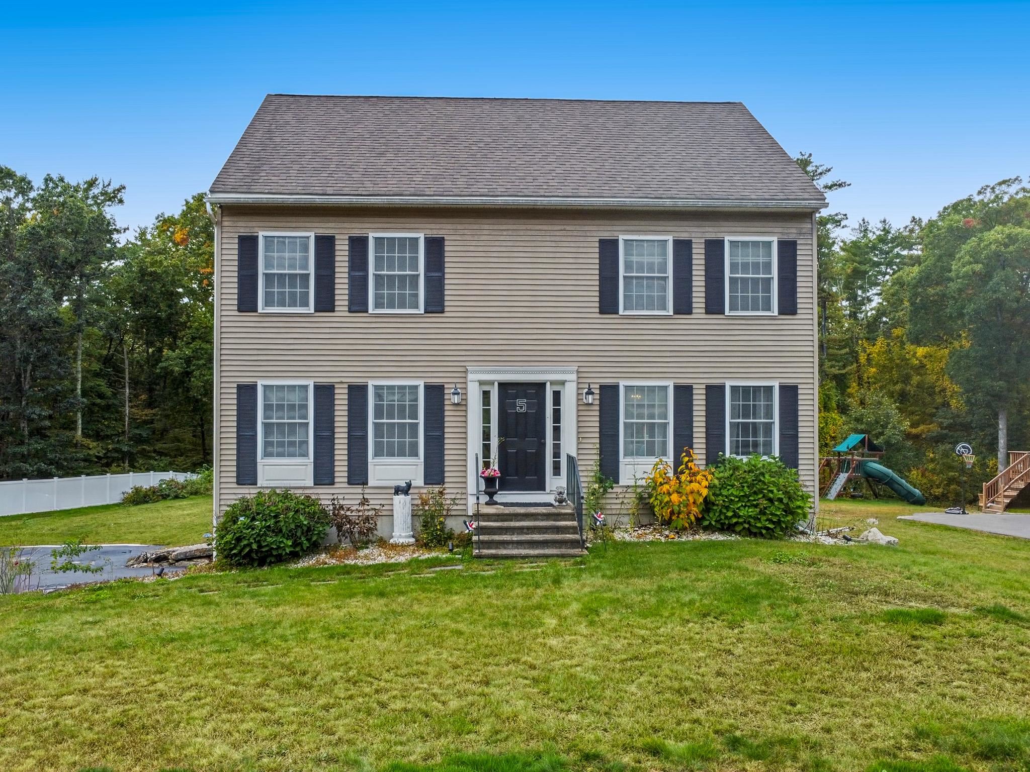 Photo 2 of Single family home for sale at 5 Middleridge Rd, Derry, NH 03038 | MLS# 5112915 | Listing updated on 2026-10-06