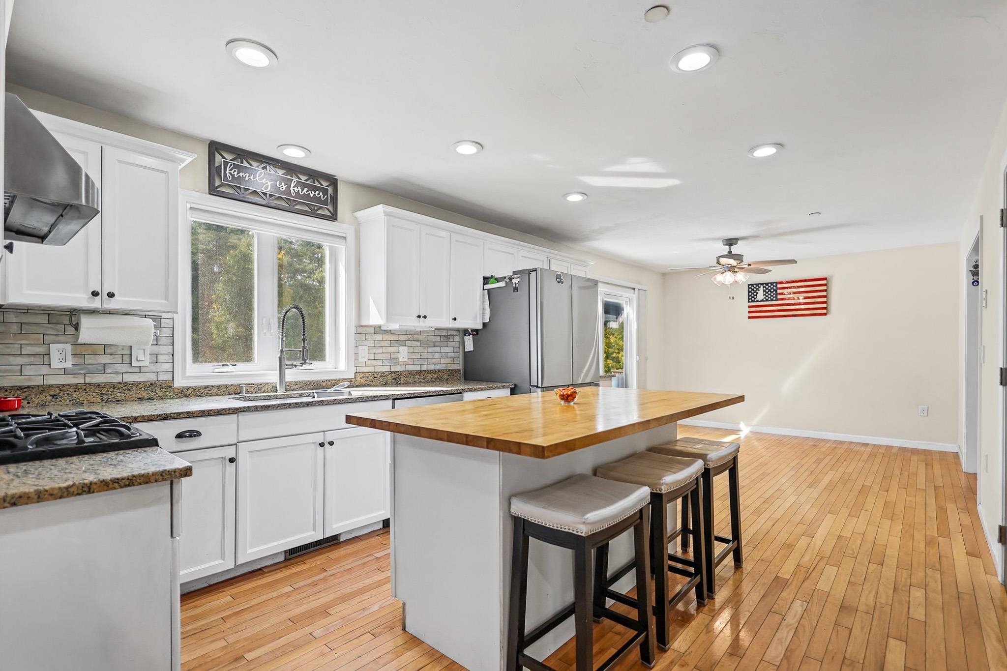 Photo 4 of Single family home for sale at 5 Middleridge Rd, Derry, NH 03038 | MLS# 5112915 | Listing updated on 2026-10-06