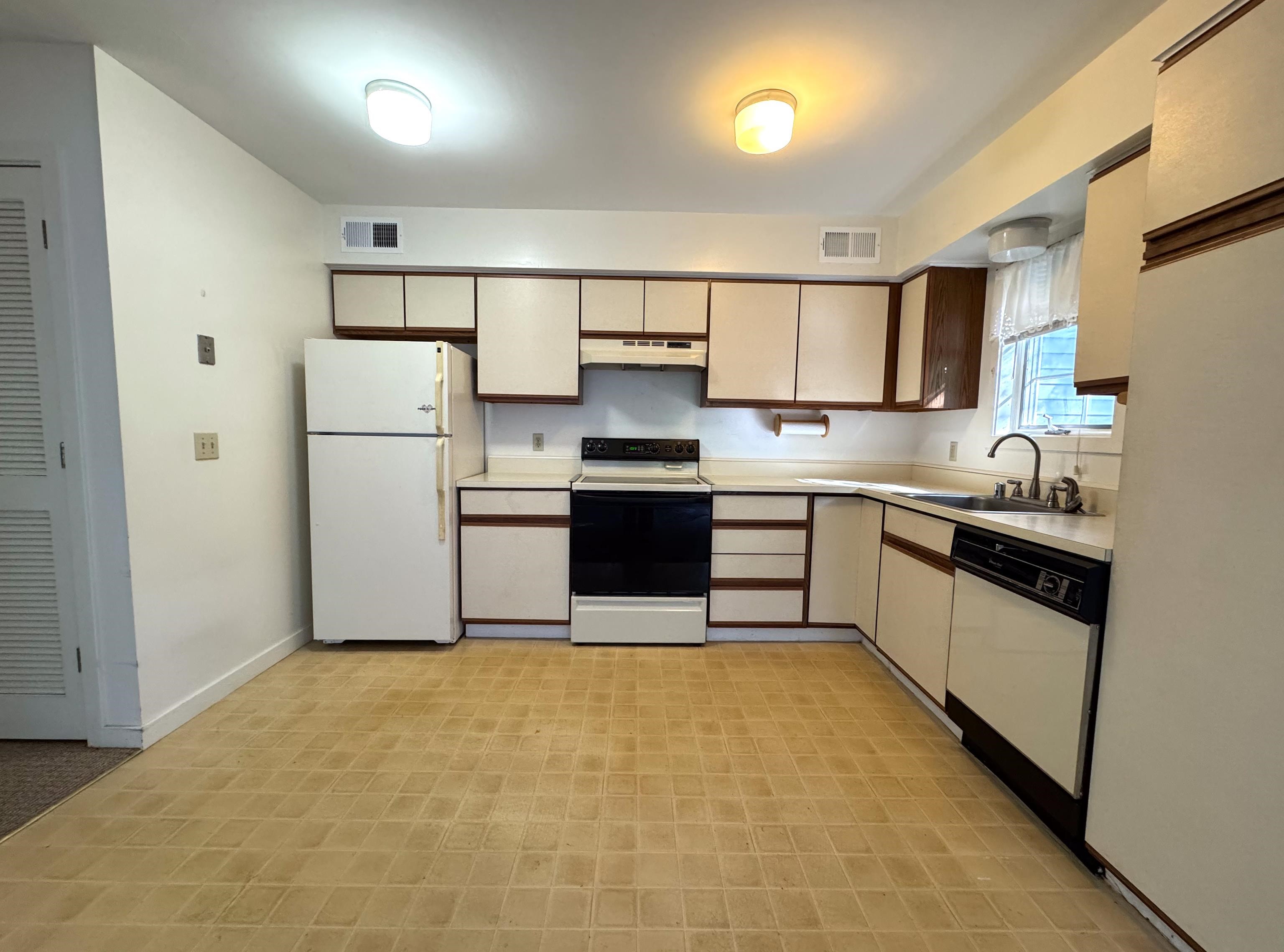 Photo 4 of Condo for sale at 432 South St #B3, Bennington, VT 05201 | MLS# 5112929 | Listing updated on 2026-10-05