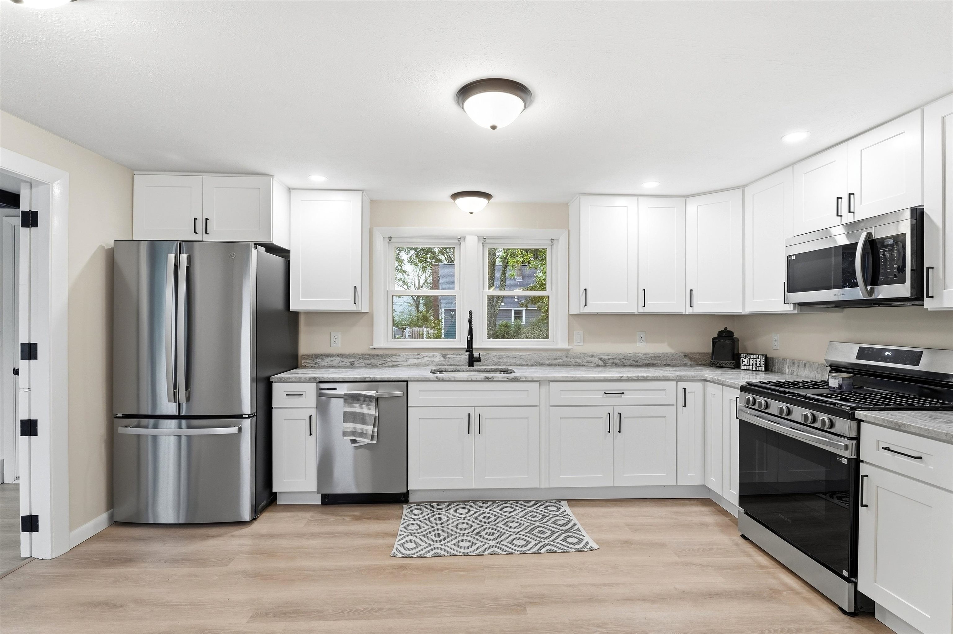 Photo 4 of Single family home for sale at 3 Stevens Ct, Exeter, NH 03833 | MLS# 5113033 | Listing updated on 2026-10-07
