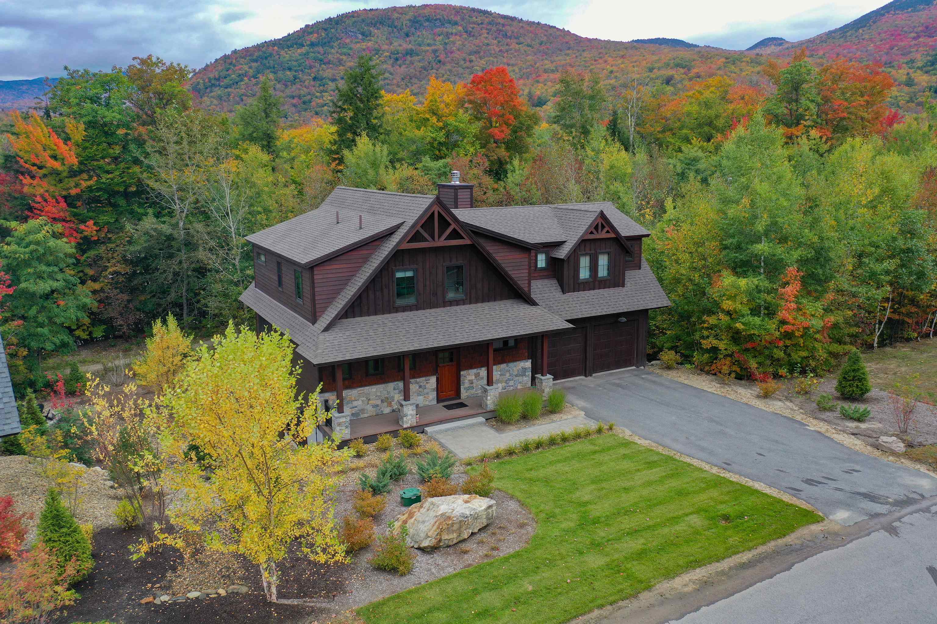 Photo 2 of Single family home for sale at 326 S Peak Rd, Lincoln, NH 03251 | MLS# 5113036 | Listing updated on 2026-10-08