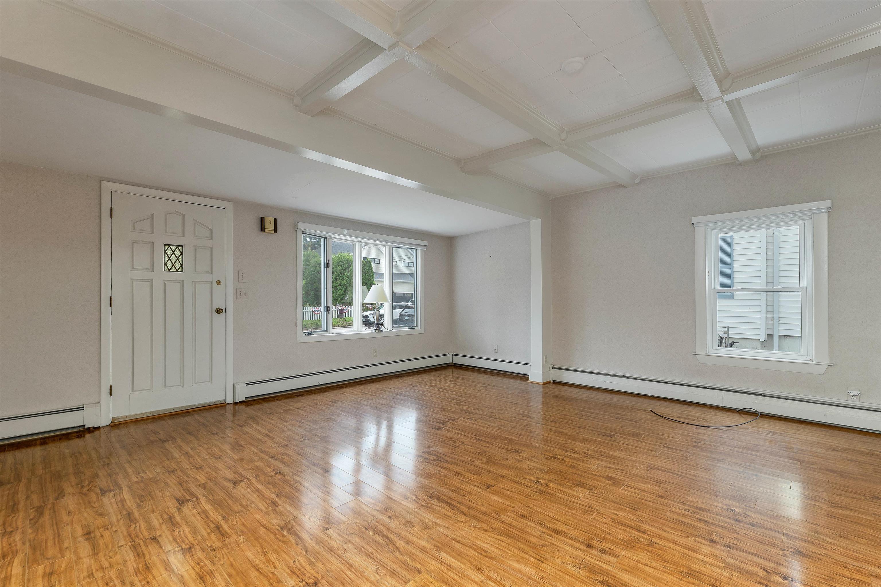 Photo 2 of Single family home for sale at 125 Thornton St, Manchester, NH 03102 | MLS# 5113086 | Listing updated on 2026-10-07