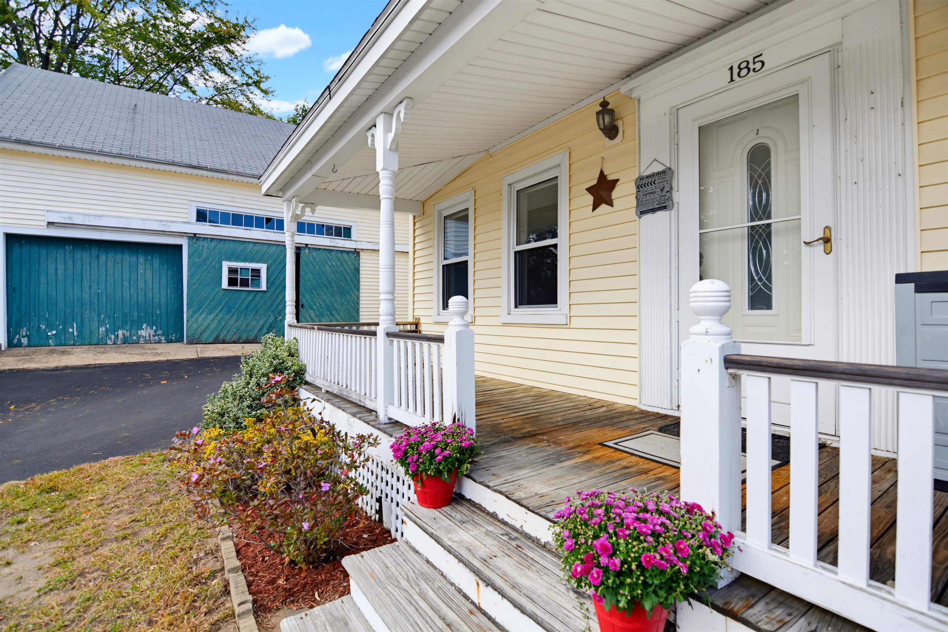Photo 3 of Single family home for sale at 185 Elm St, Goffstown, NH 03045 | MLS# 5113115 | Listing updated on 2026-10-07