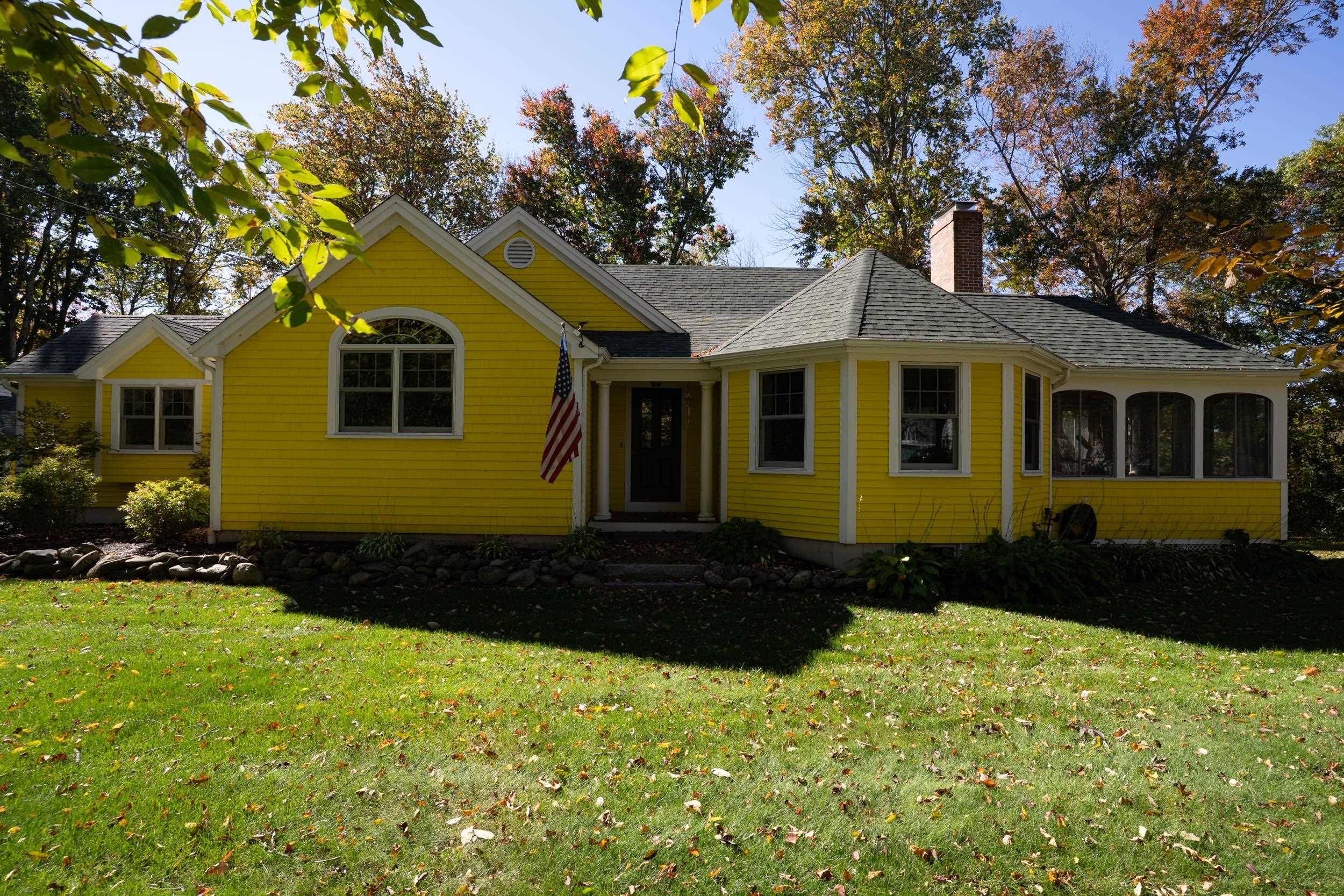 Photo 3 of Single family home for sale at 196 Bunker Hl Ave, Stratham, NH 03885 | MLS# 5113162 | Listing updated on 2026-10-07