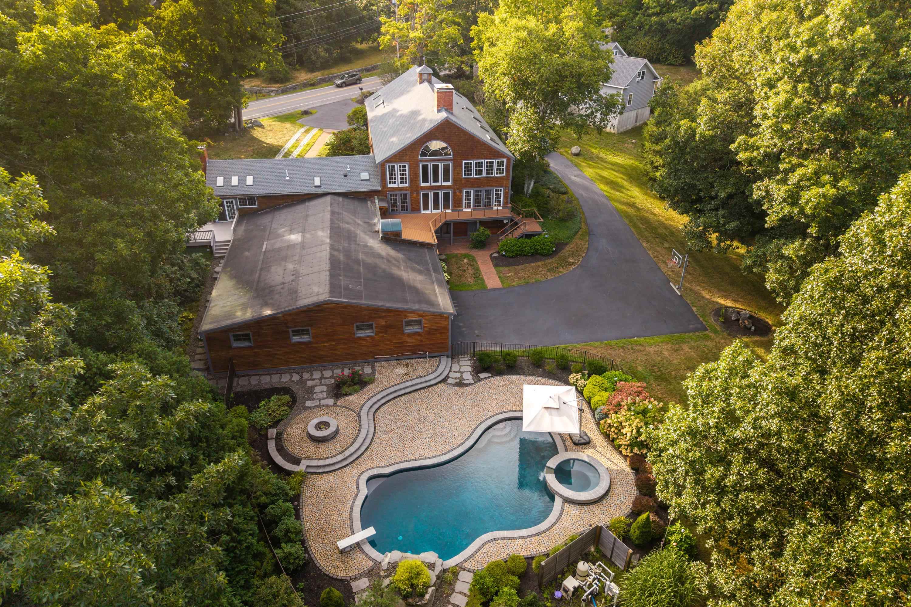 Photo 2 of Mansion for sale at 17 Newfields Rd, Exeter, NH 03833 | MLS# 5113178 | Listing updated on 2026-10-07