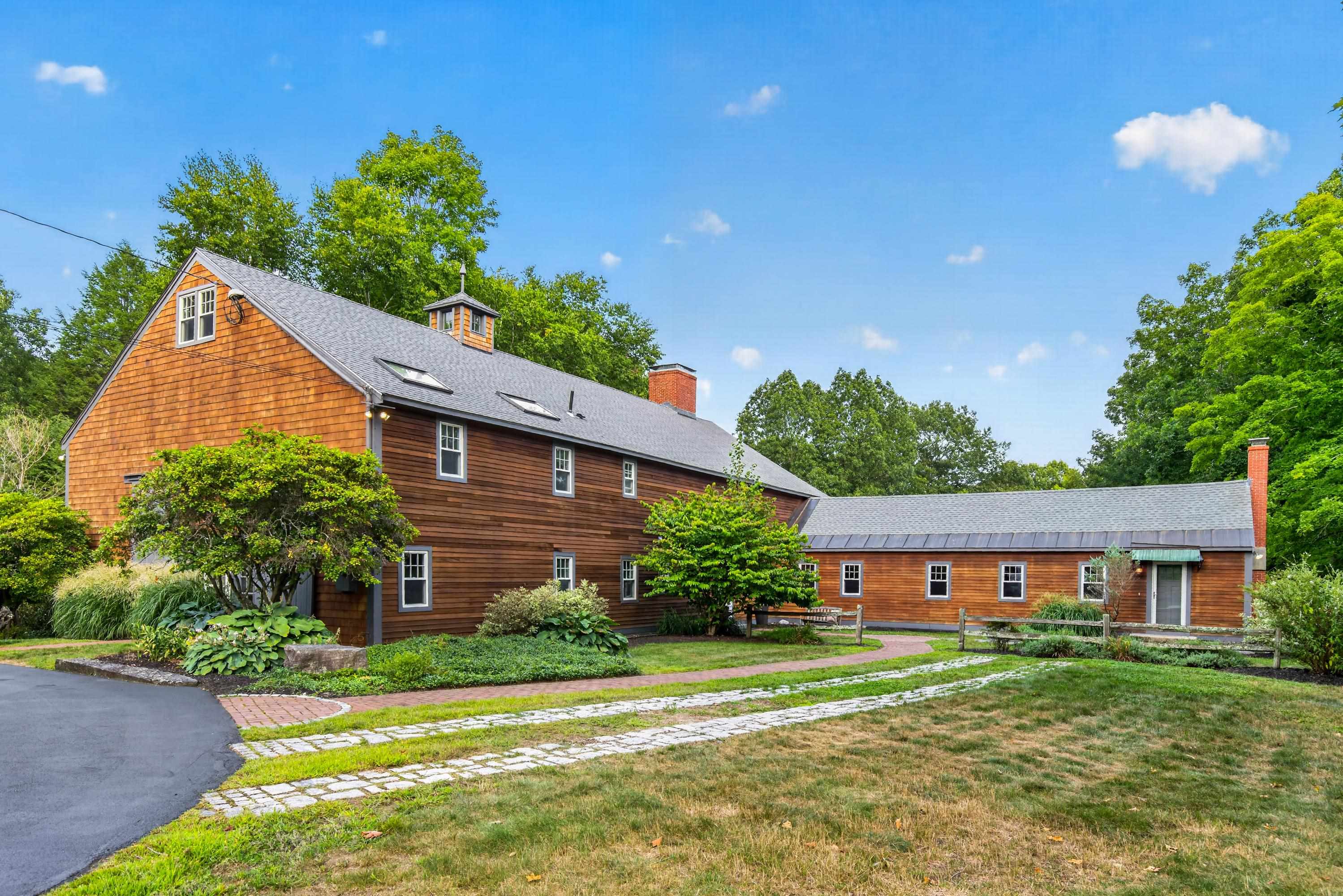 Photo 3 of Mansion for sale at 17 Newfields Rd, Exeter, NH 03833 | MLS# 5113178 | Listing updated on 2026-10-07