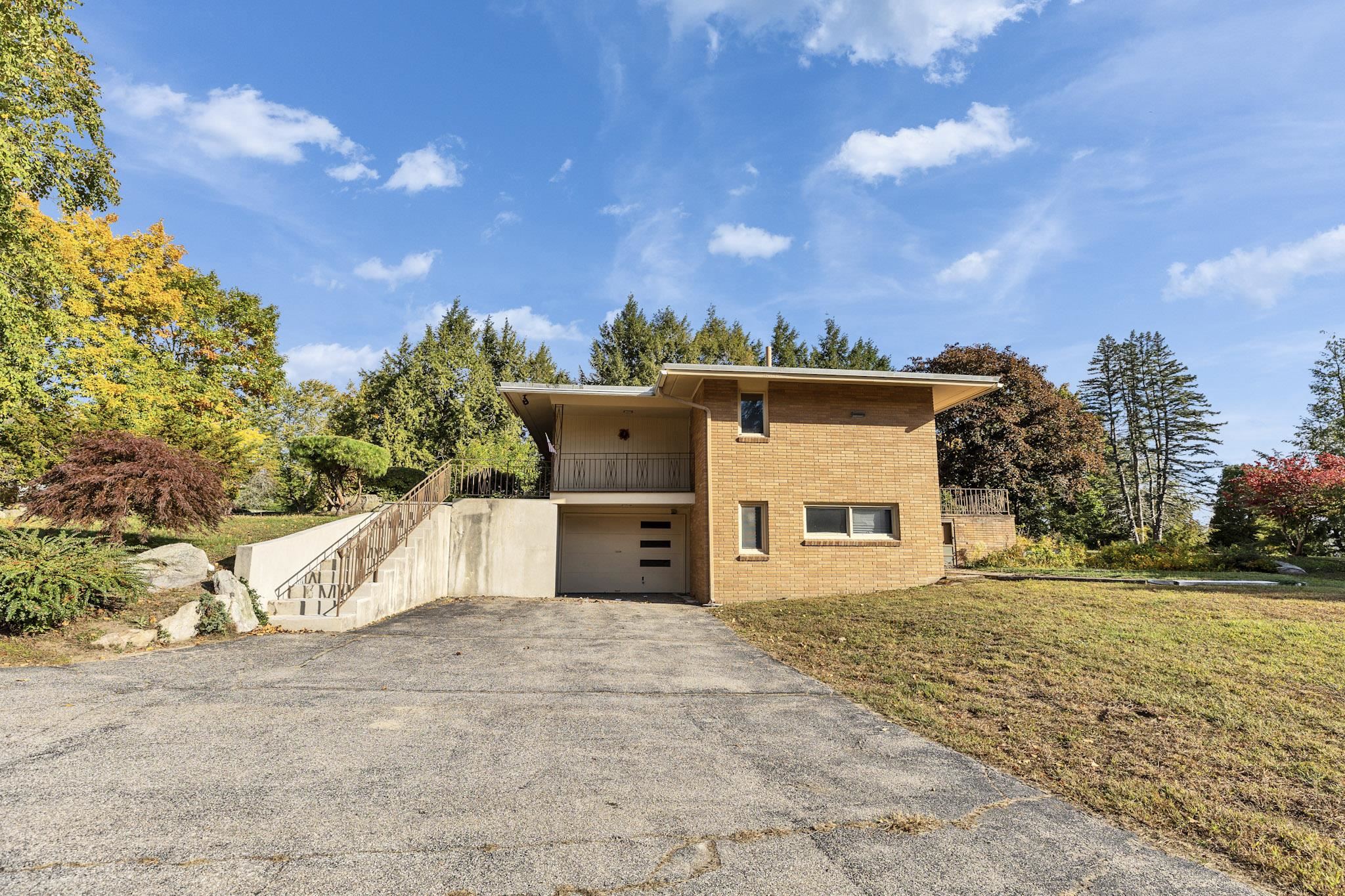 Photo 4 of Single family home for sale at 161 Lakeview Ln, Manchester, NH 03104 | MLS# 5113245 | Listing updated on 2026-10-07