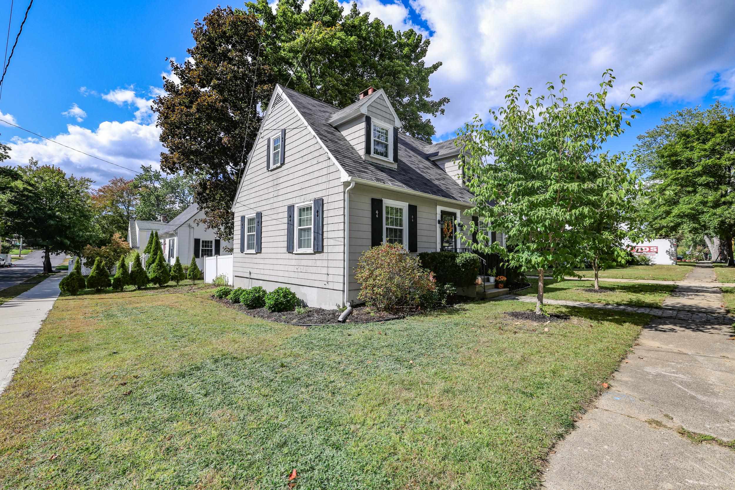 Photo 3 of Single family home for sale at 1138 Hall St, Manchester, NH 03104 | MLS# 5113255 | Listing updated on 2026-10-07