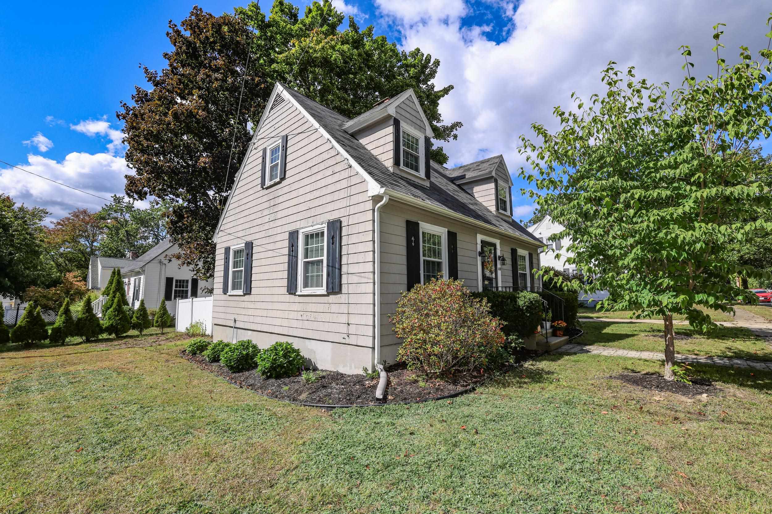 Photo 4 of Single family home for sale at 1138 Hall St, Manchester, NH 03104 | MLS# 5113255 | Listing updated on 2026-10-07