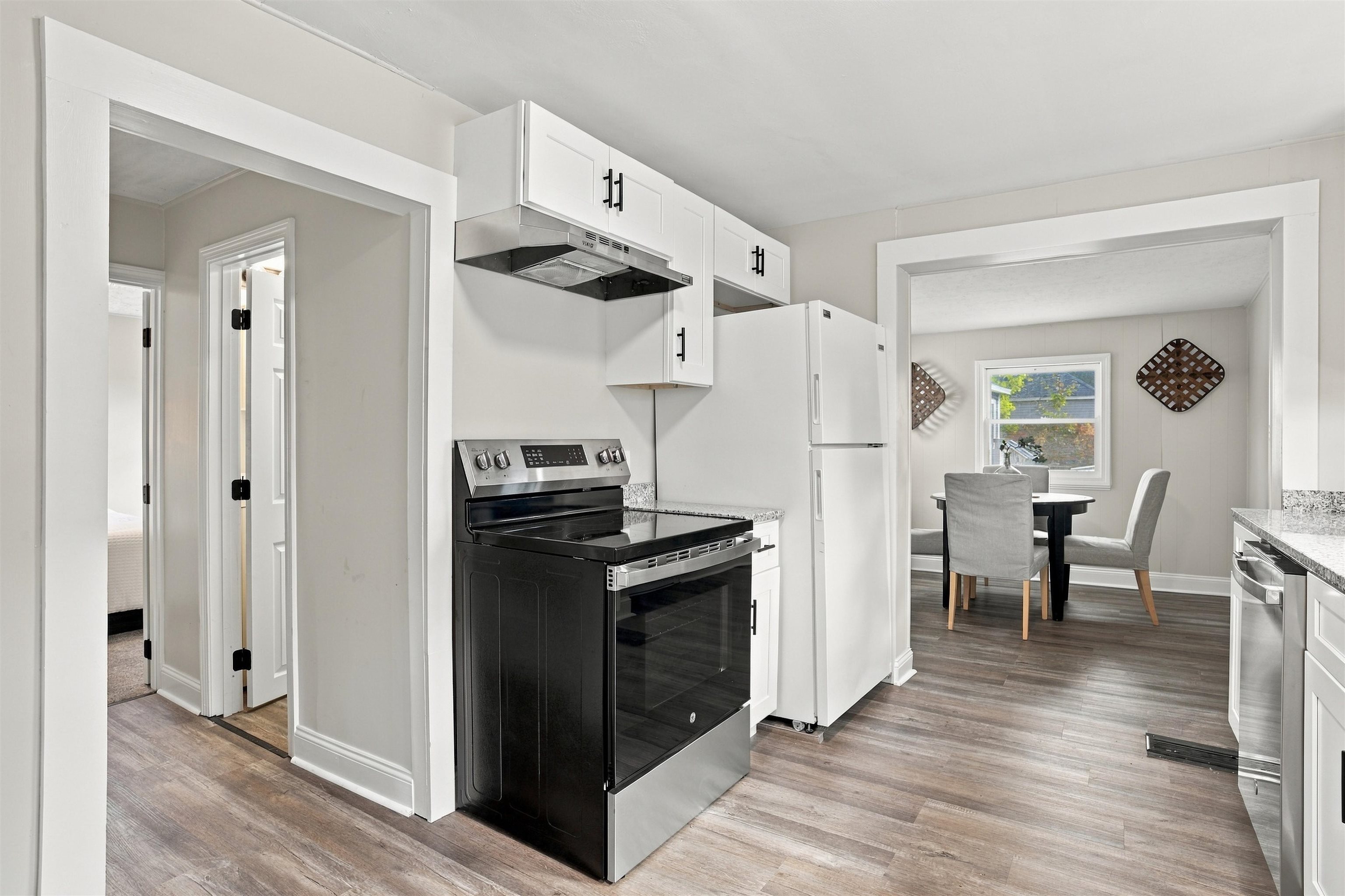 Photo 3 of Single family home for sale at 186 Peabody Ave, Manchester, NH 03109 | MLS# 5113286 | Listing updated on 2026-10-08