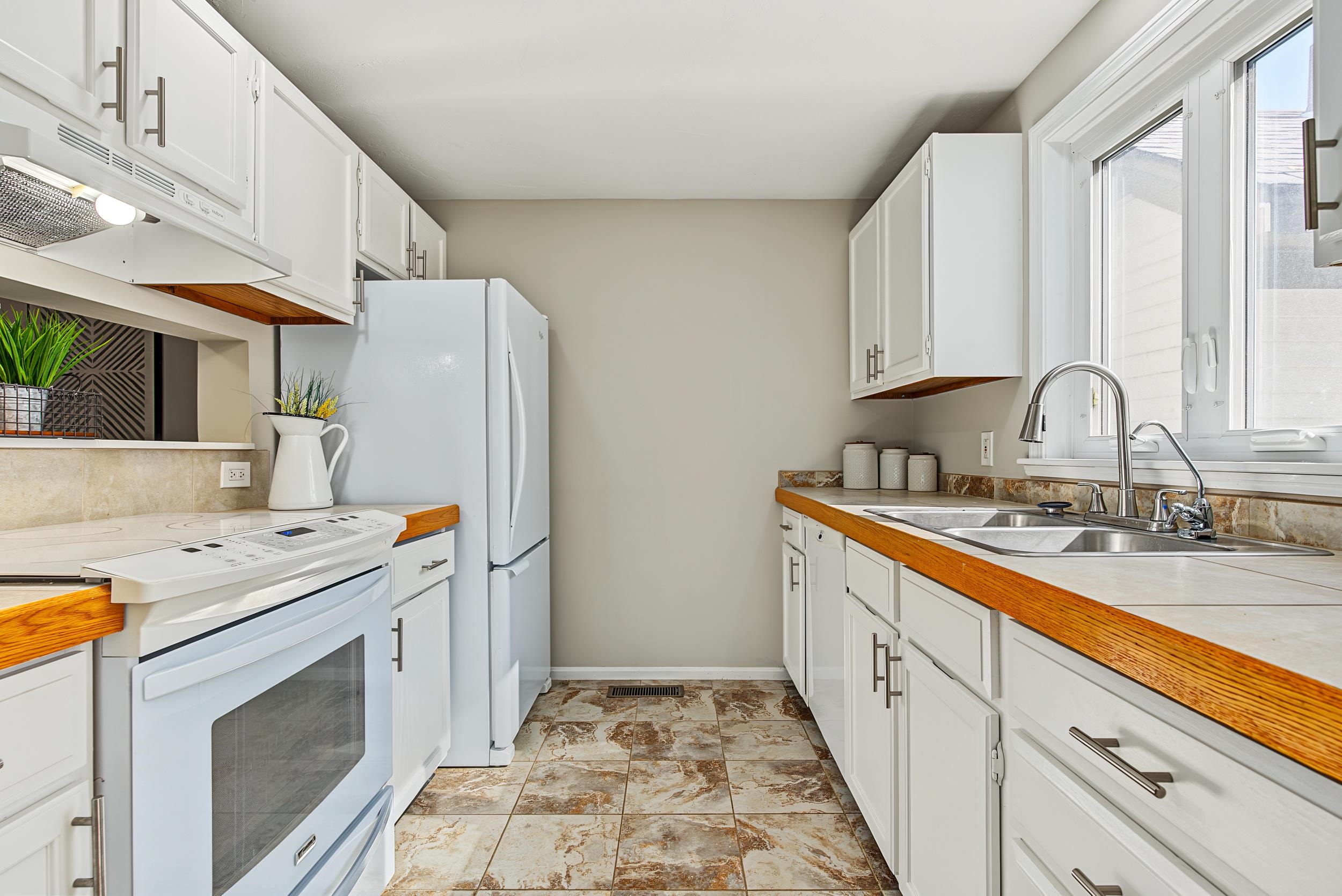 Photo 3 of Townhouse for sale at 10 Surrey Run #10, Dover, NH 03820 | MLS# 5113300 | Listing updated on 2026-10-07