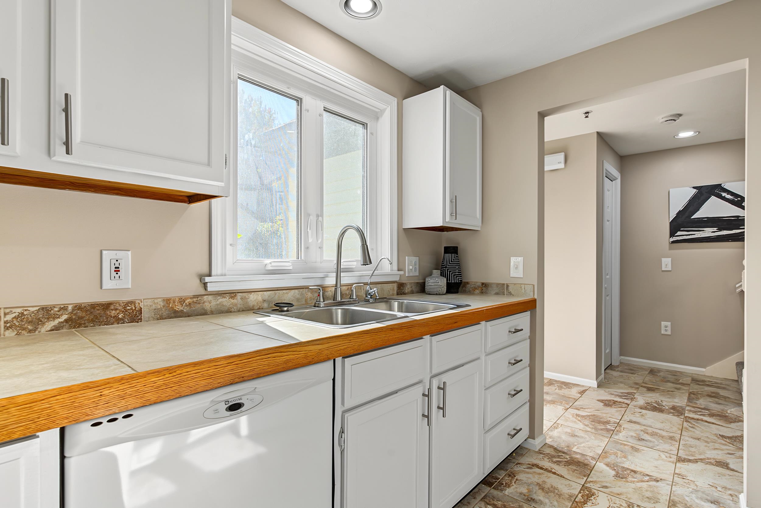 Photo 4 of Townhouse for sale at 10 Surrey Run #10, Dover, NH 03820 | MLS# 5113300 | Listing updated on 2026-10-07