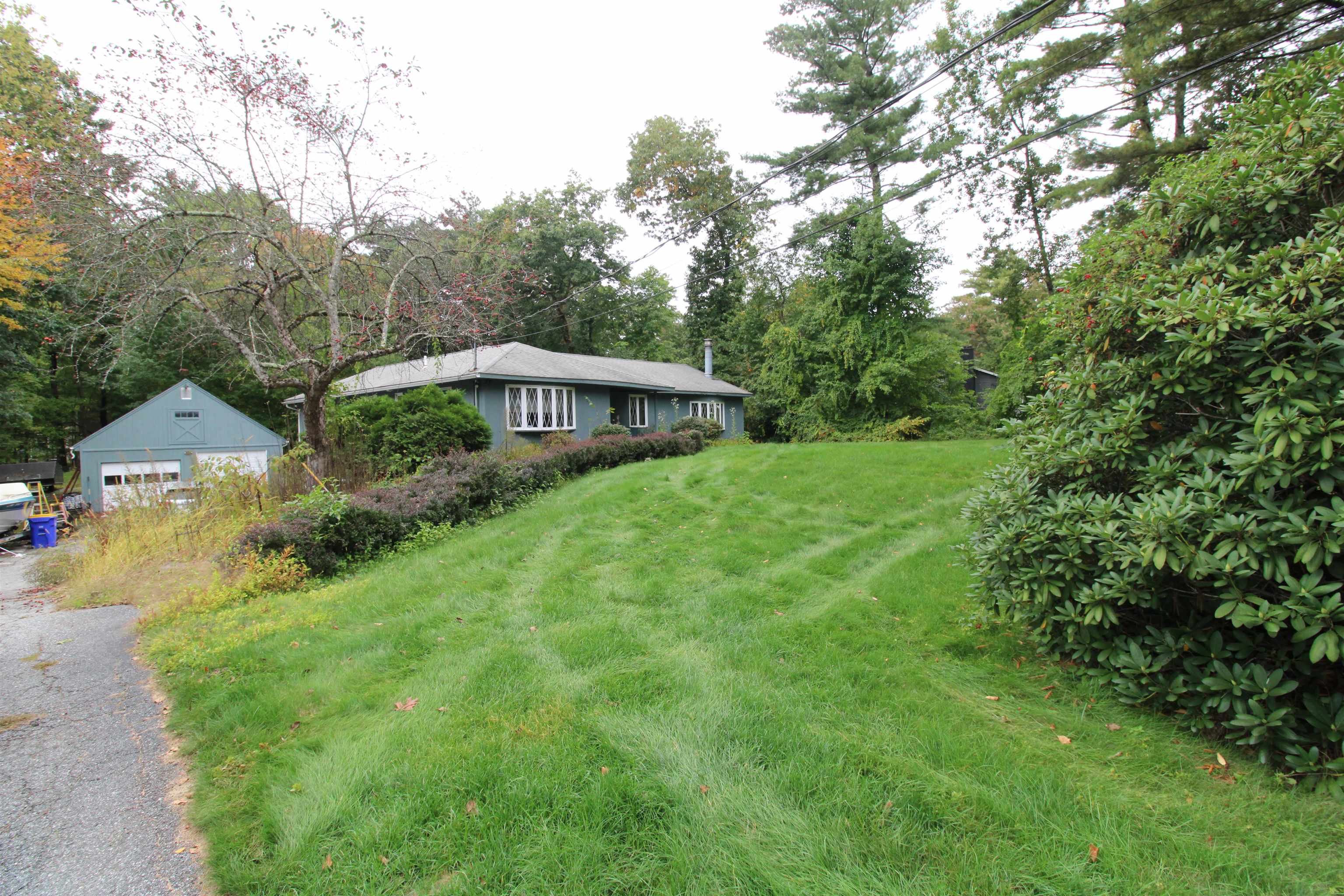 Photo 2 of Single family home for sale at 6 Beaver Path, Hudson, NH 03051 | MLS# 5113308 | Listing updated on 2026-10-07