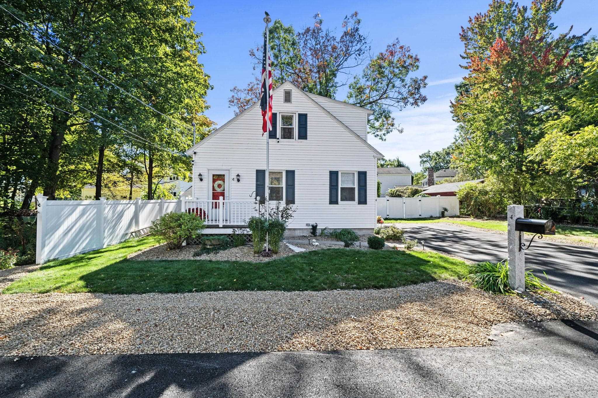 Photo 1 of Single family home for sale at 4 Hayward Pl, Hudson, NH 03051 | MLS# 5113324 | Listing updated on 2026-10-08