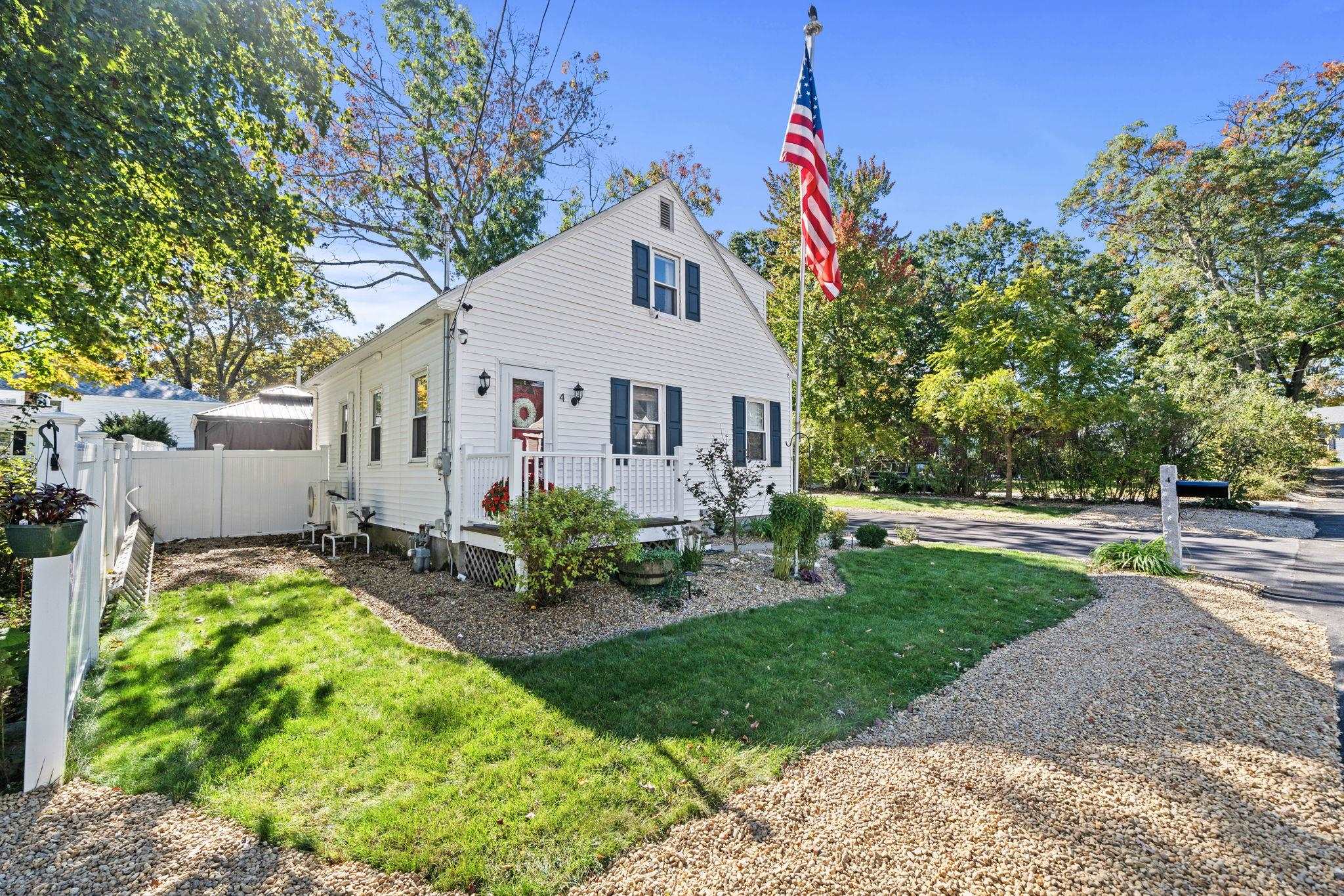 Photo 4 of Single family home for sale at 4 Hayward Pl, Hudson, NH 03051 | MLS# 5113324 | Listing updated on 2026-10-08