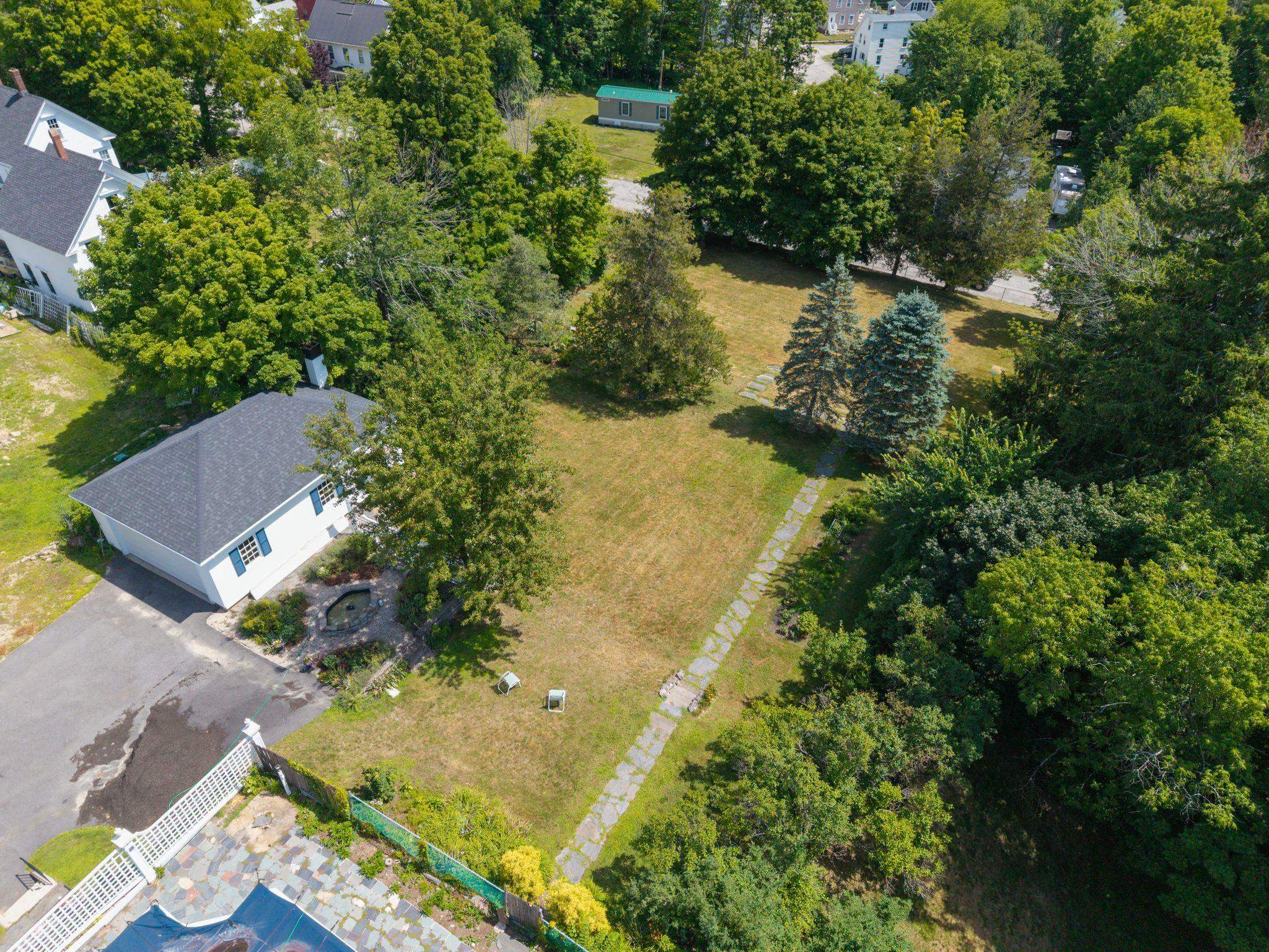 Photo 2 of Single family home for sale at 555 Main St, Farmington, NH 03835 | MLS# 5113342 | Listing updated on 2026-10-08