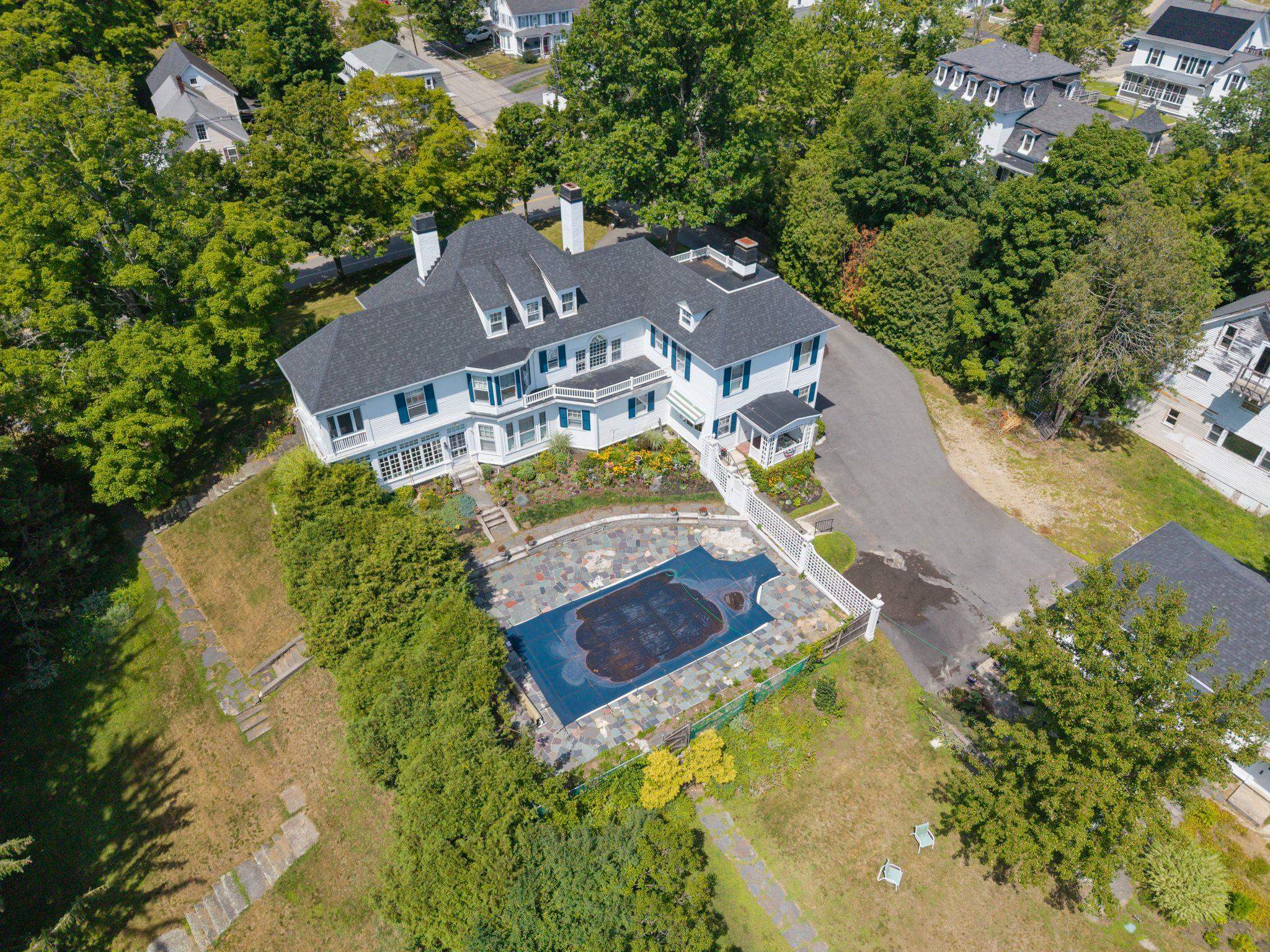 Photo 3 of Single family home for sale at 555 Main St, Farmington, NH 03835 | MLS# 5113342 | Listing updated on 2026-10-08