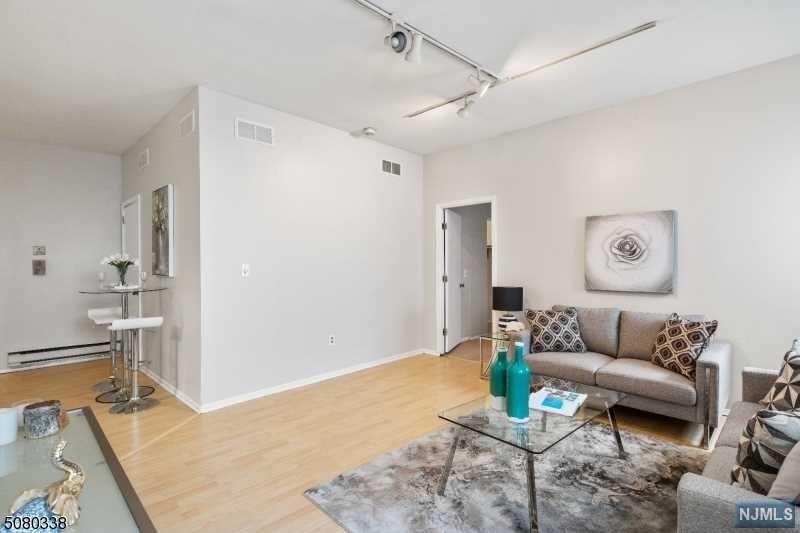 Photo 4 of Condominium at 111 Mulberry St #5H, Newark, NJ 07102 | MLS# 21032777 |  | Sold on 2022-02-02