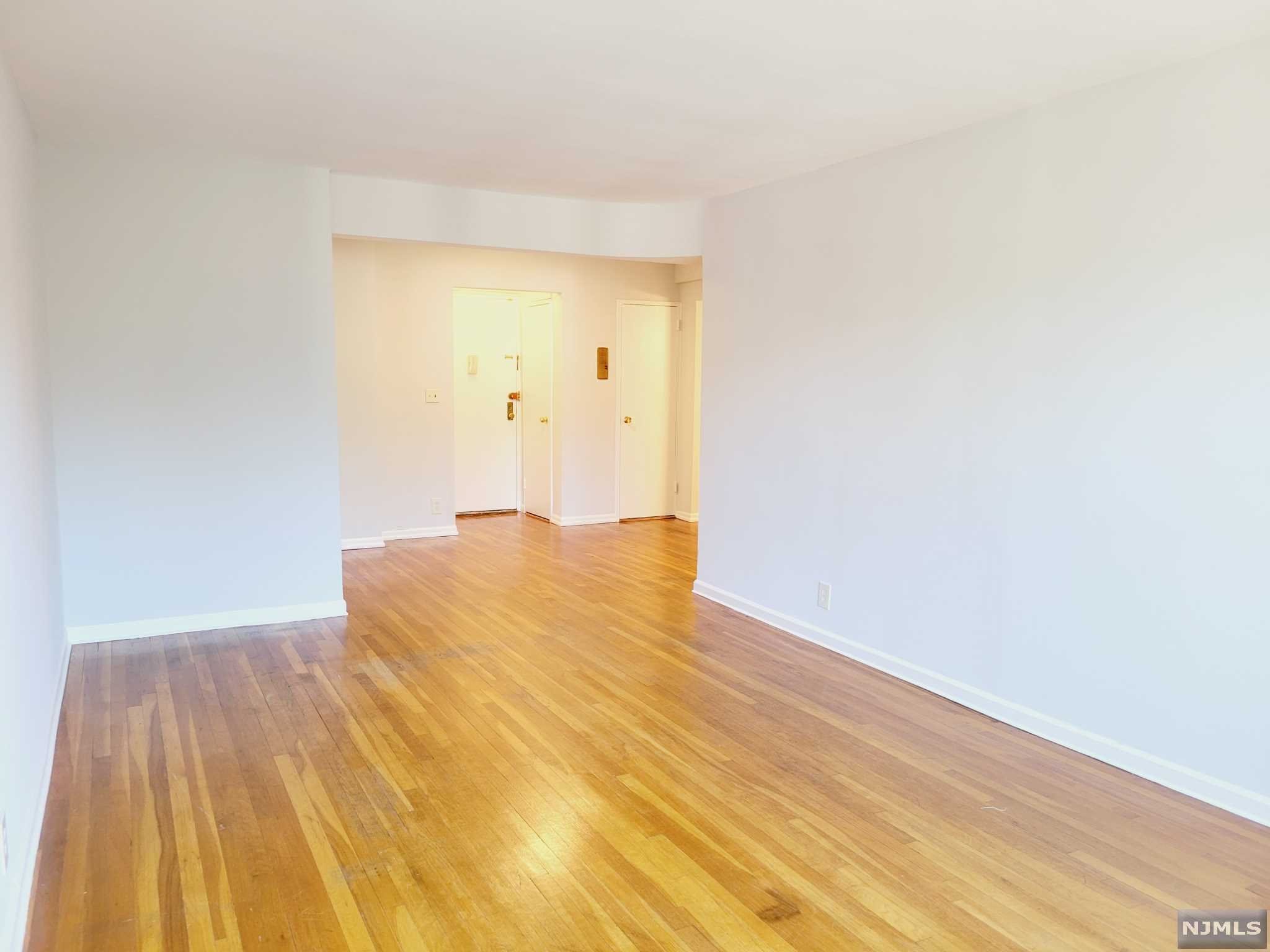 Photo 2 of Condominium at 2160 Center Ave #4B, Fort Lee, NJ 07024 | MLS# 21043199 |  | Sold on 2021-11-30