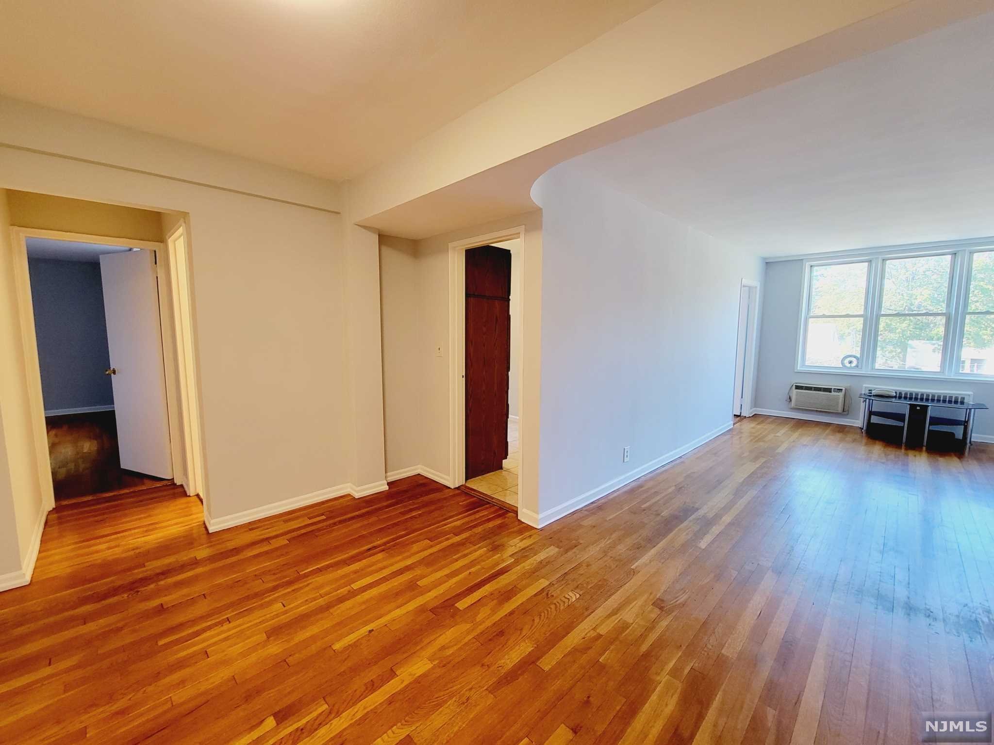 Photo 3 of Condominium at 2160 Center Ave #4B, Fort Lee, NJ 07024 | MLS# 21043199 |  | Sold on 2021-11-30