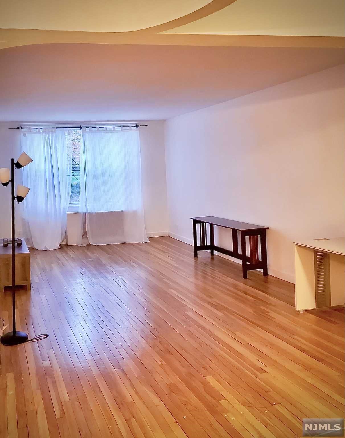Photo 2 of Condominium at 2160 Center Ave #2M, Fort Lee, NJ 07024 | MLS# 22000983 |  | Sold on 2022-04-22