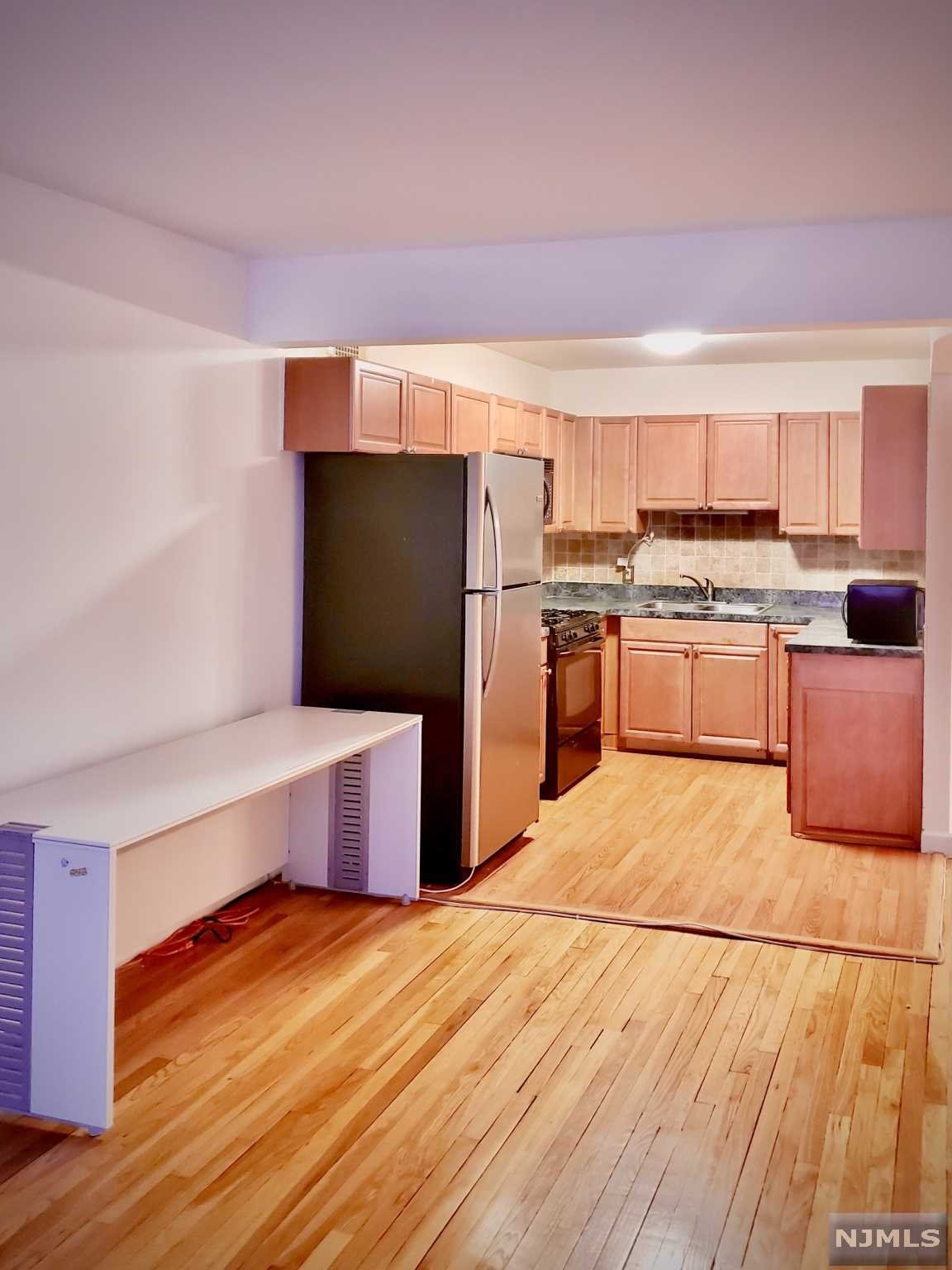 Photo 3 of Condominium at 2160 Center Ave #2M, Fort Lee, NJ 07024 | MLS# 22000983 |  | Sold on 2022-04-22